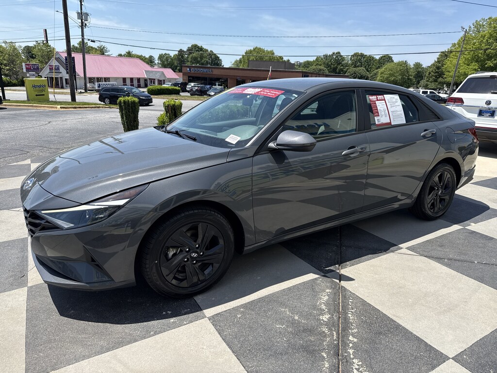 Used 2023 Hyundai Elantra Hybrid Blue Sedan