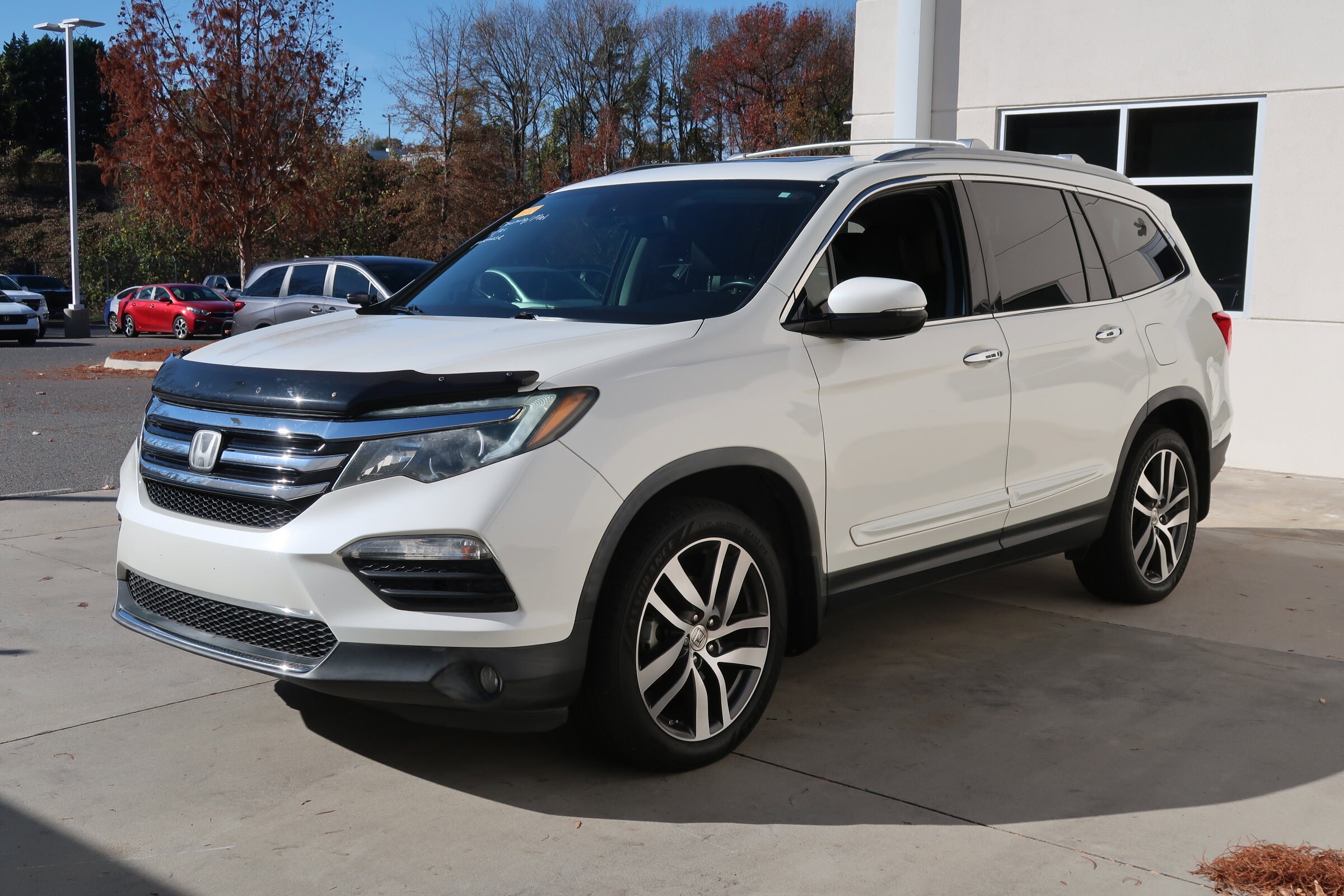 2017 Honda Pilot Elite photo 3
