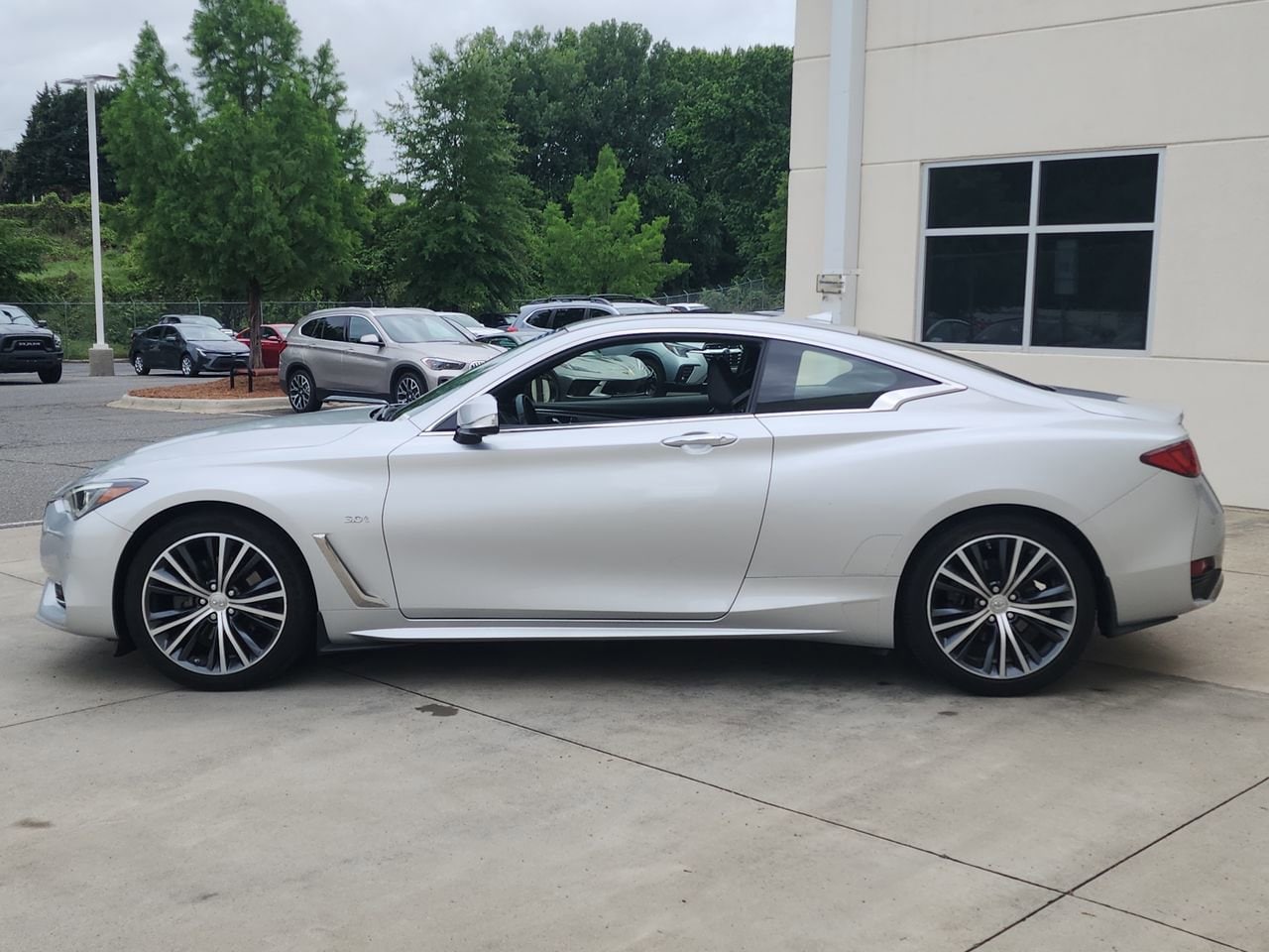 INFINITI Q60 3.0t LUXE
