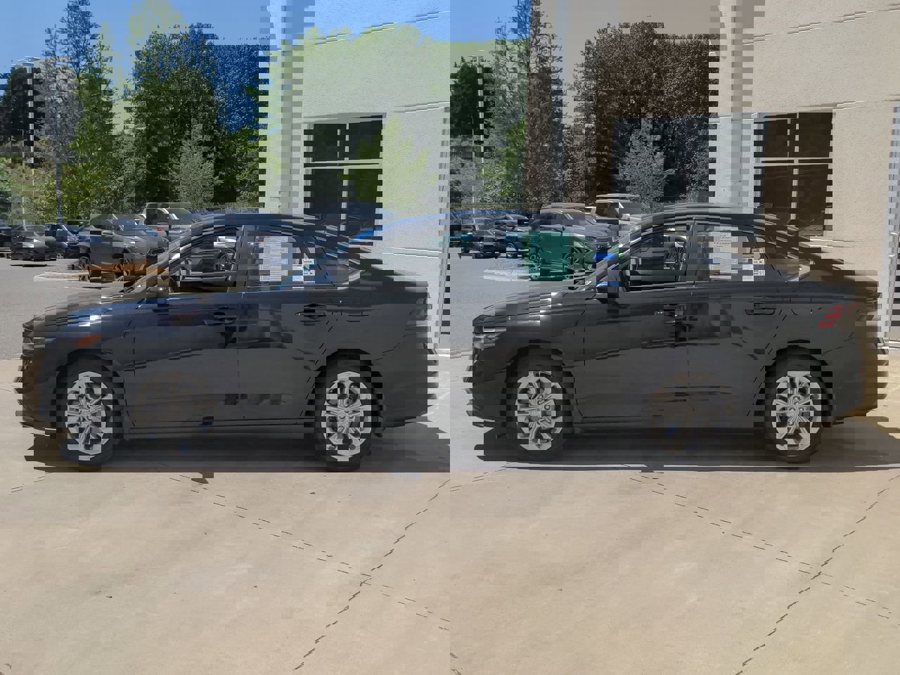 2025 Honda Accord LX photo 6