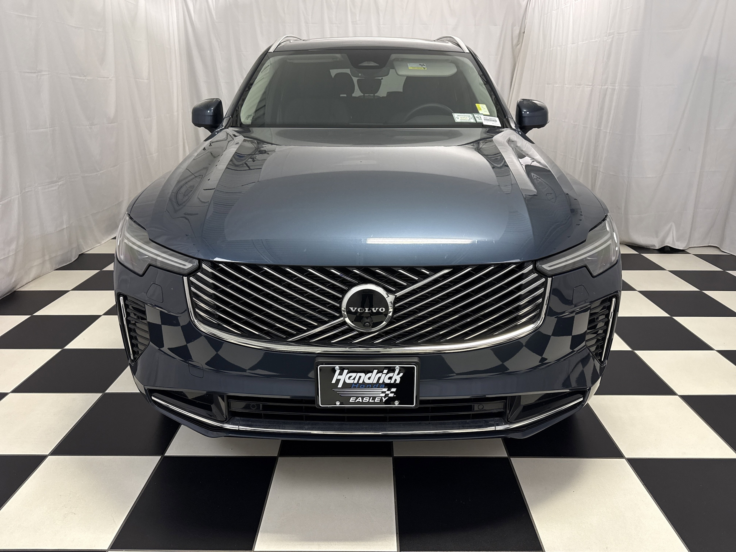 2025 Volvo XC90 Plus photo 2