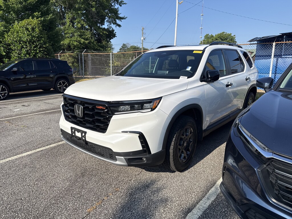 Certified 2025 Honda Pilot TrailSport SUV