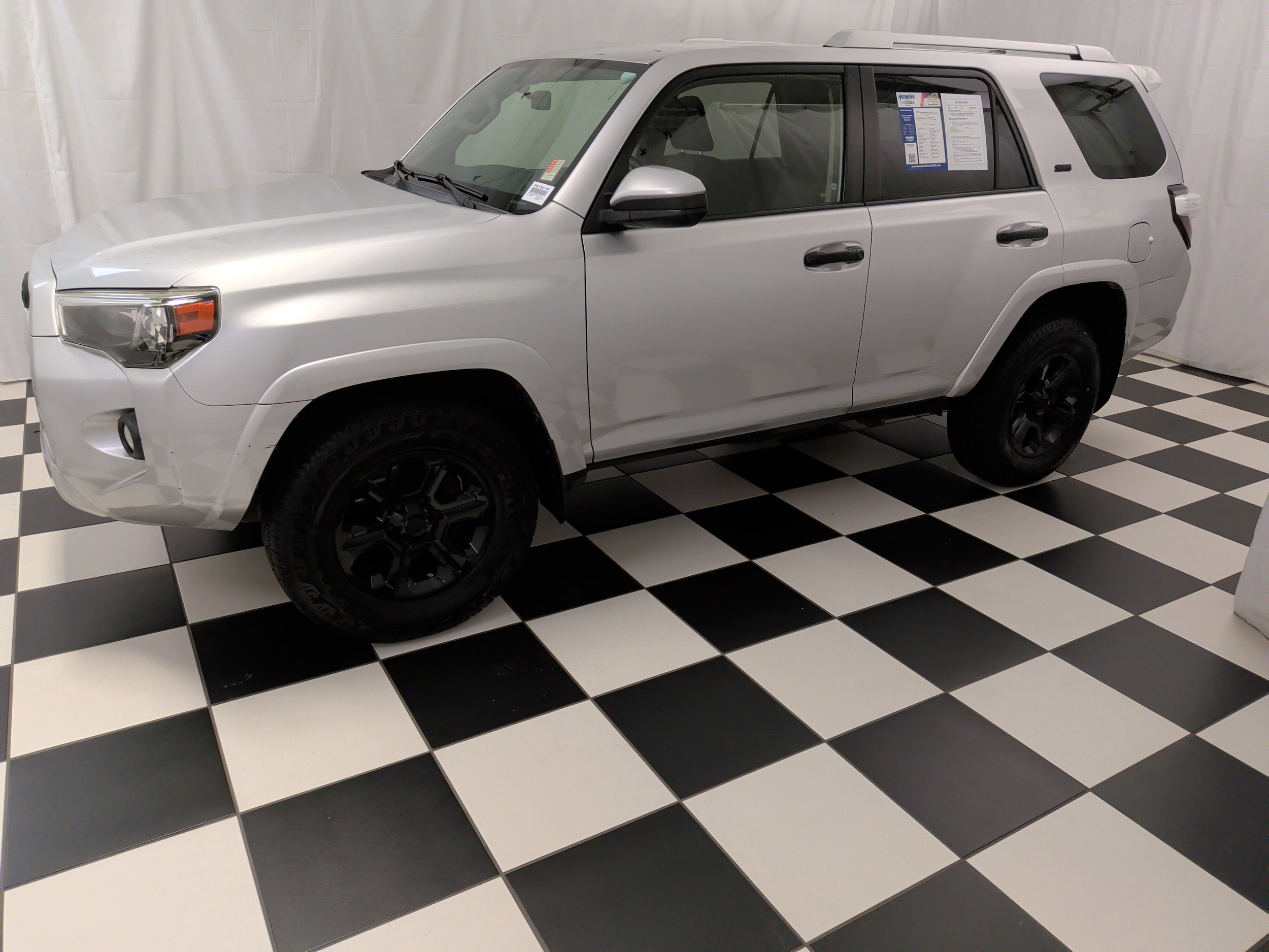 2018 Toyota 4Runner SR5 photo 6