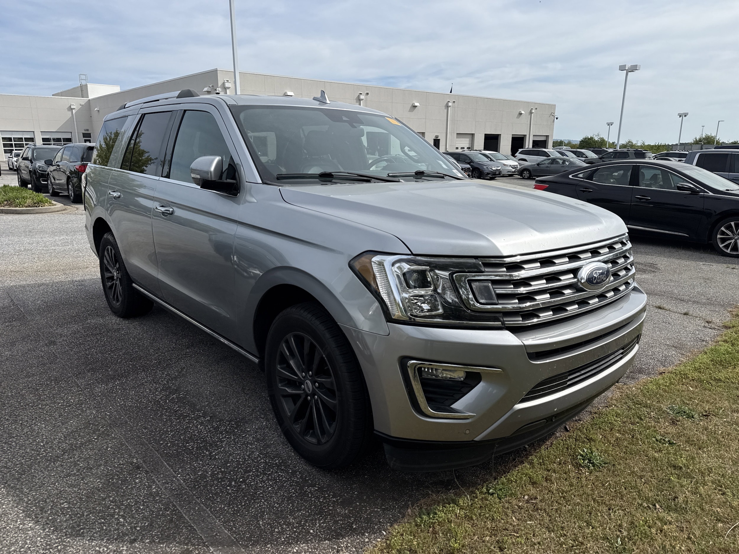 2021 Ford Expedition Limited photo 2