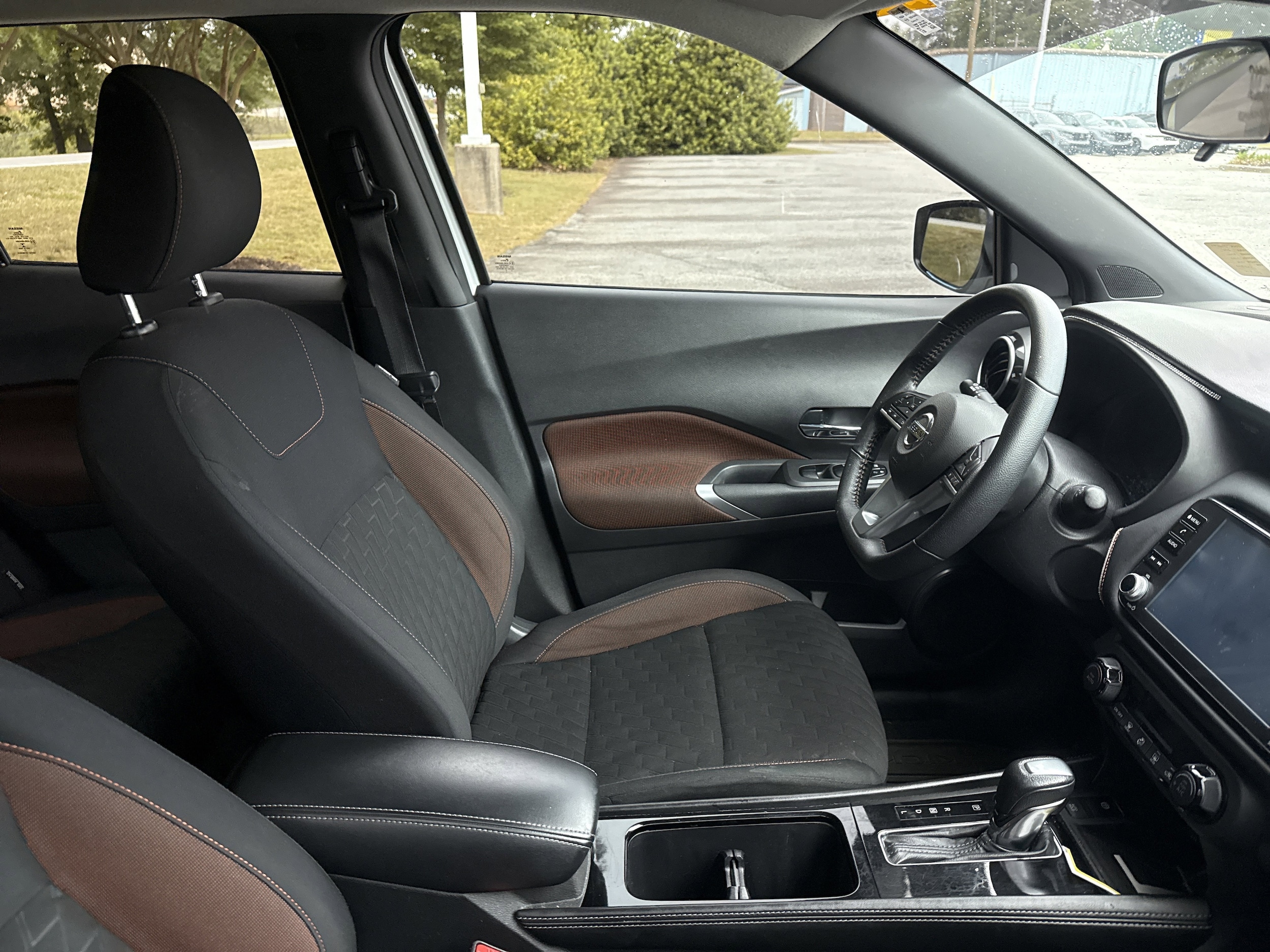 2021 Nissan Kicks SR photo 6