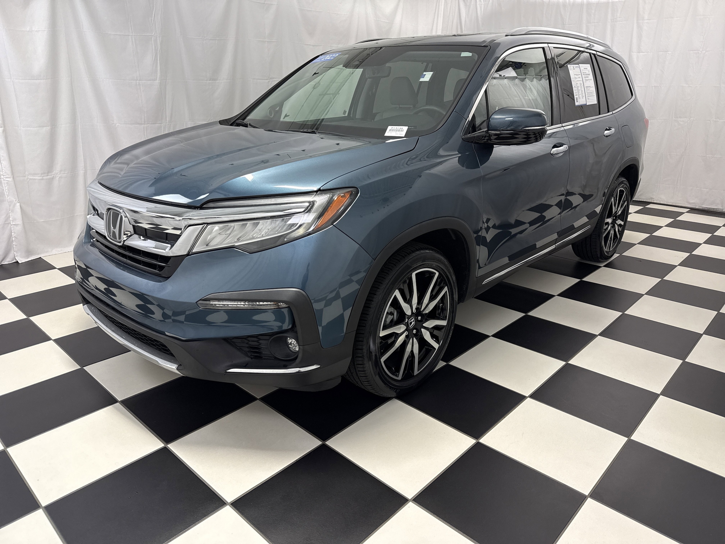 2022 Honda Pilot Touring 7-Passenger photo 4