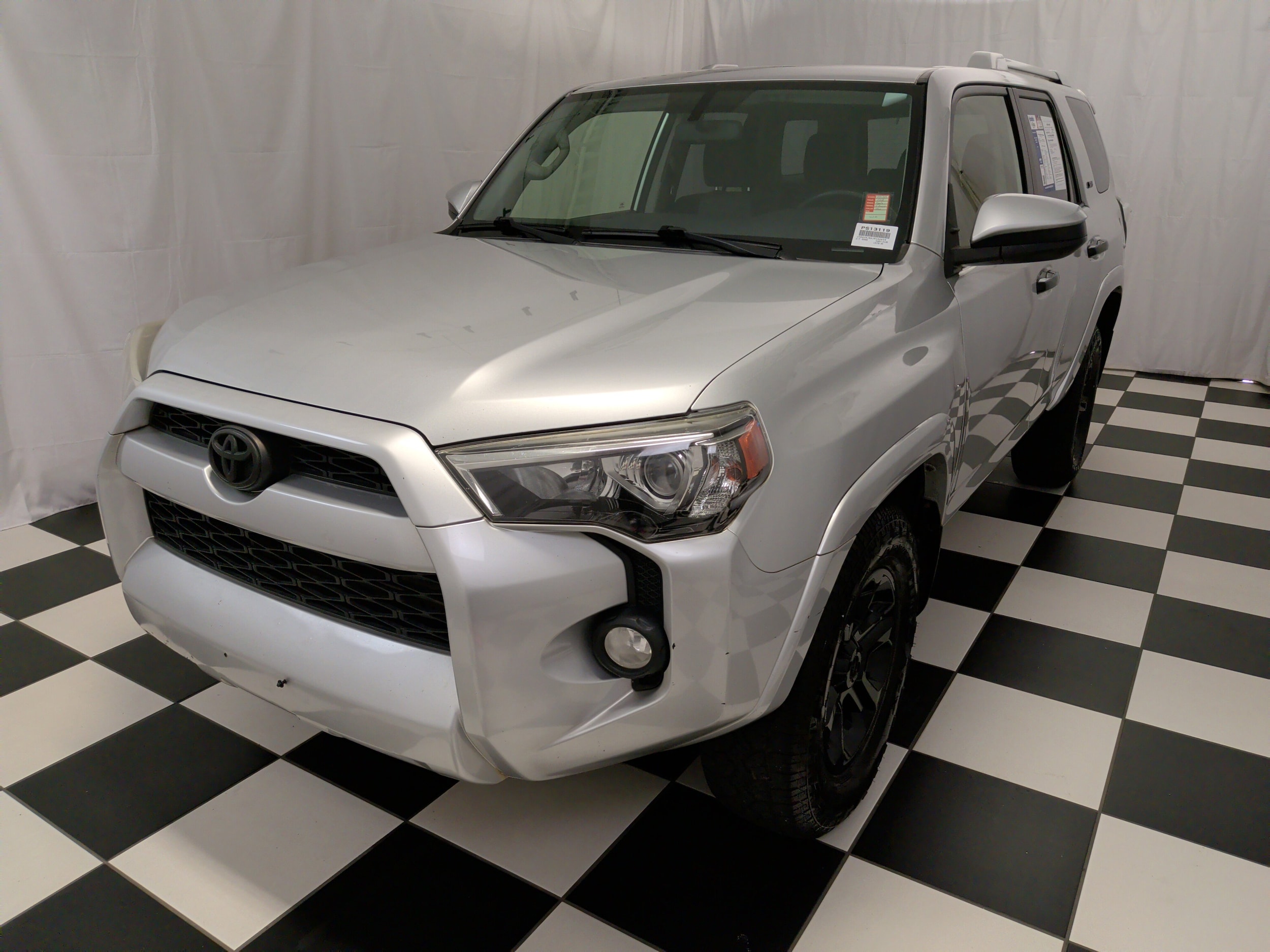 2018 Toyota 4Runner SR5 photo 4