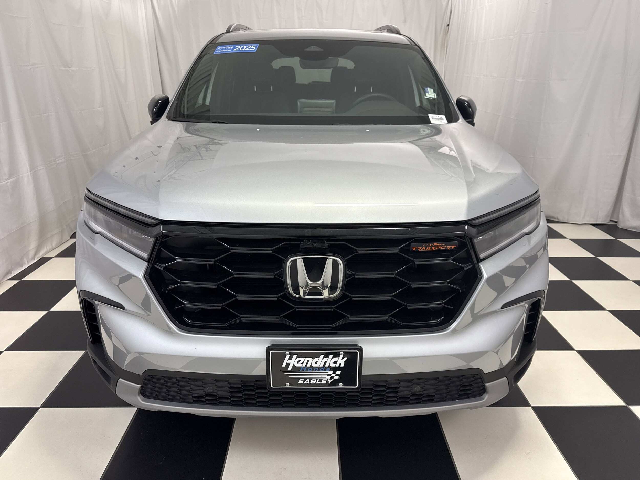 2025 Honda Pilot TrailSport photo 2
