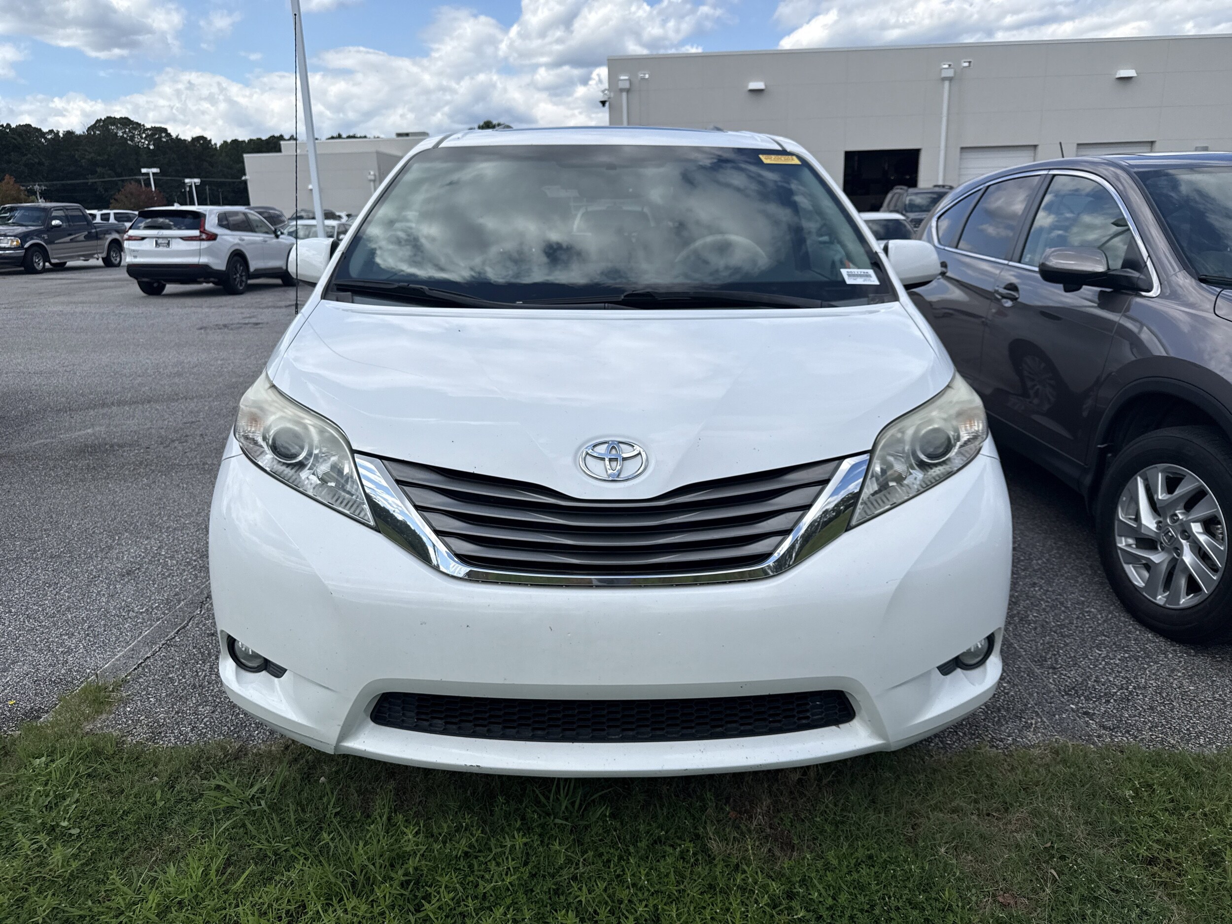 2012 Toyota Sienna XLE photo 3