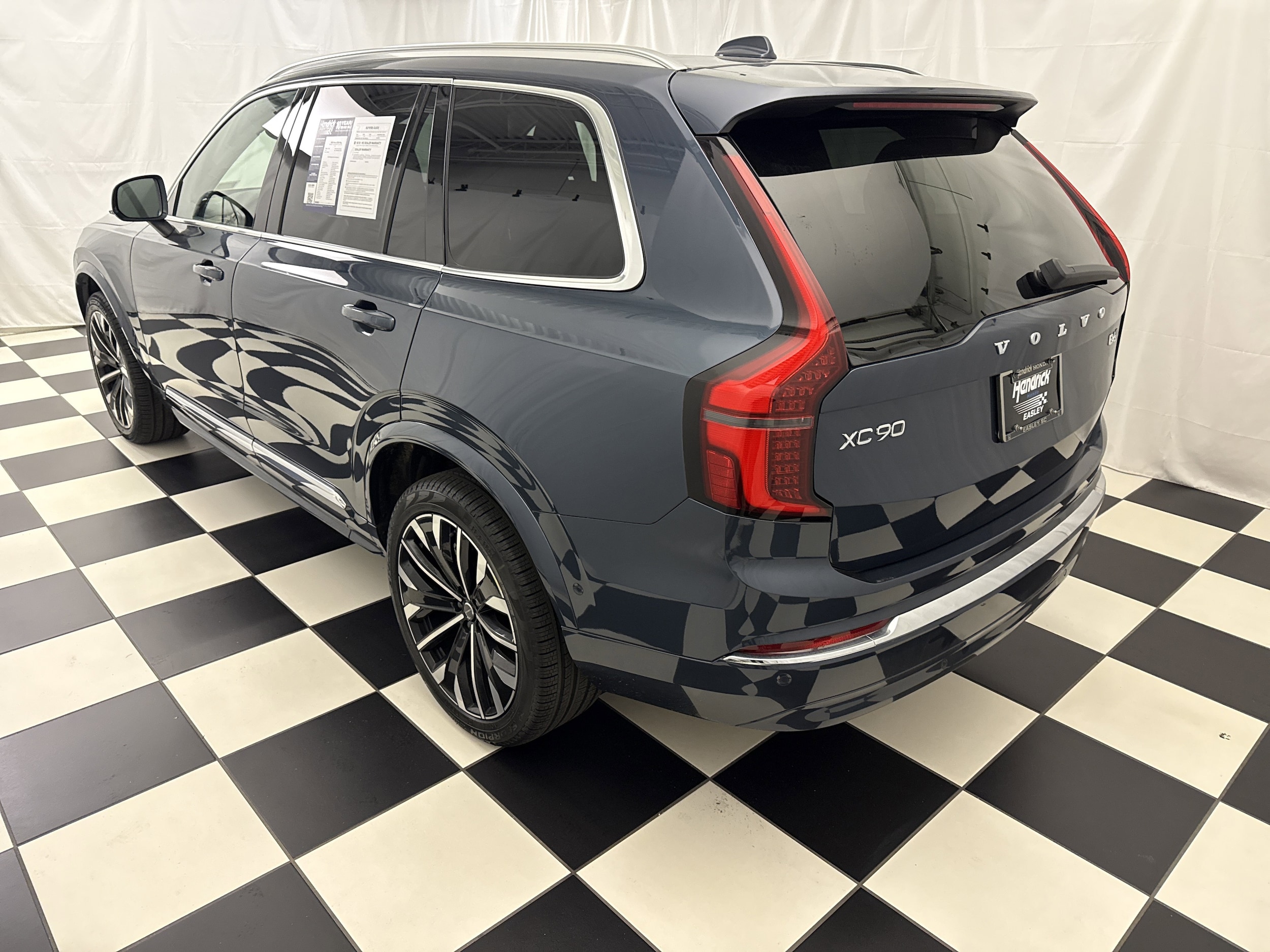 2025 Volvo XC90 Plus photo 3