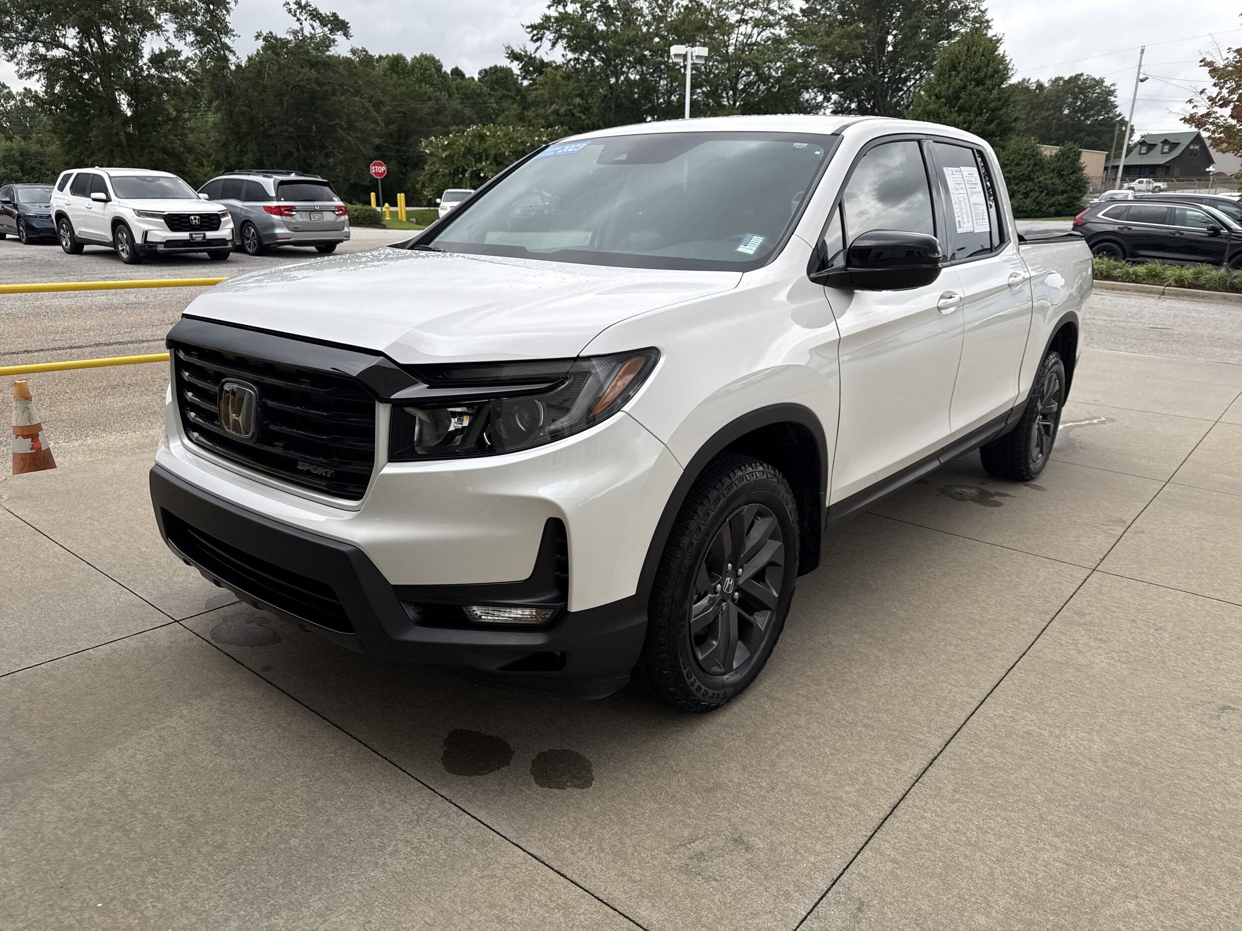 2023 Honda Ridgeline Sport photo 2