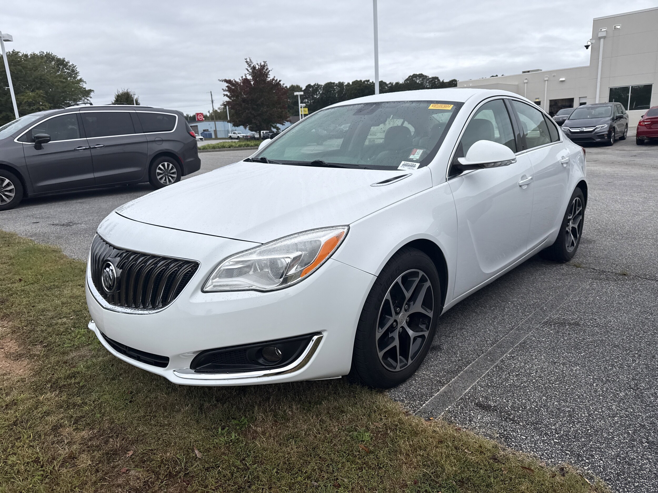 2017 Buick Regal Sport Touring photo 3