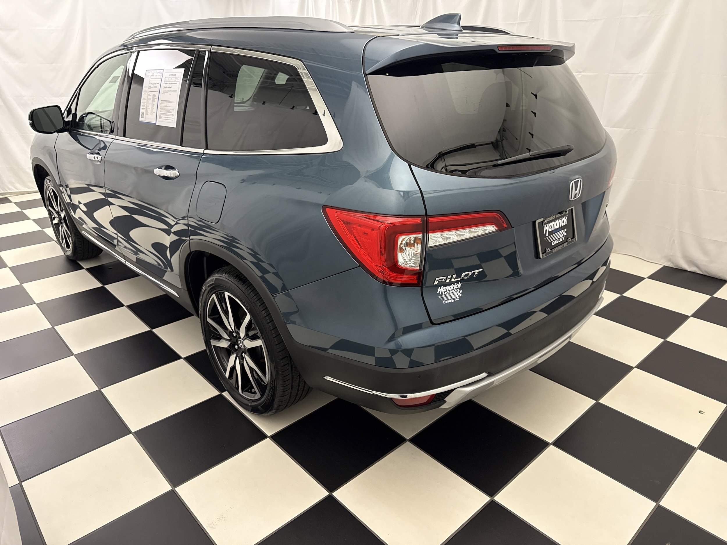 2022 Honda Pilot Touring 7-Passenger photo 3