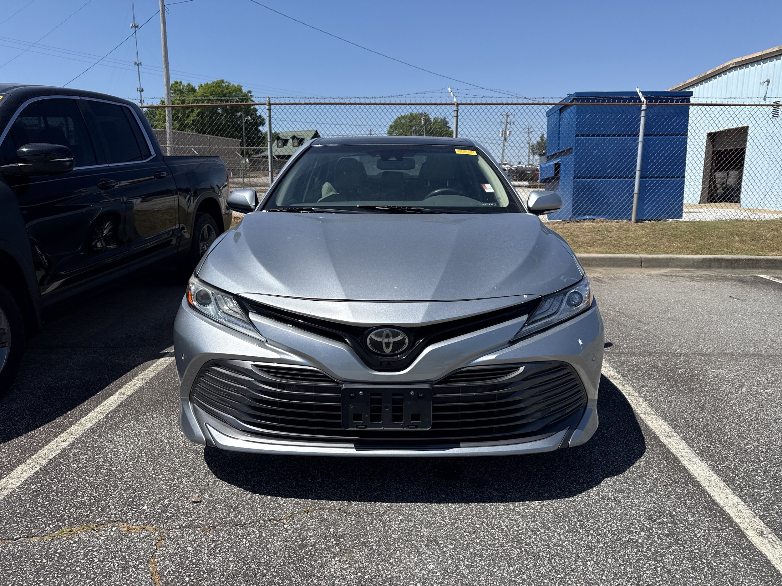 2018 Toyota Camry XLE photo 2