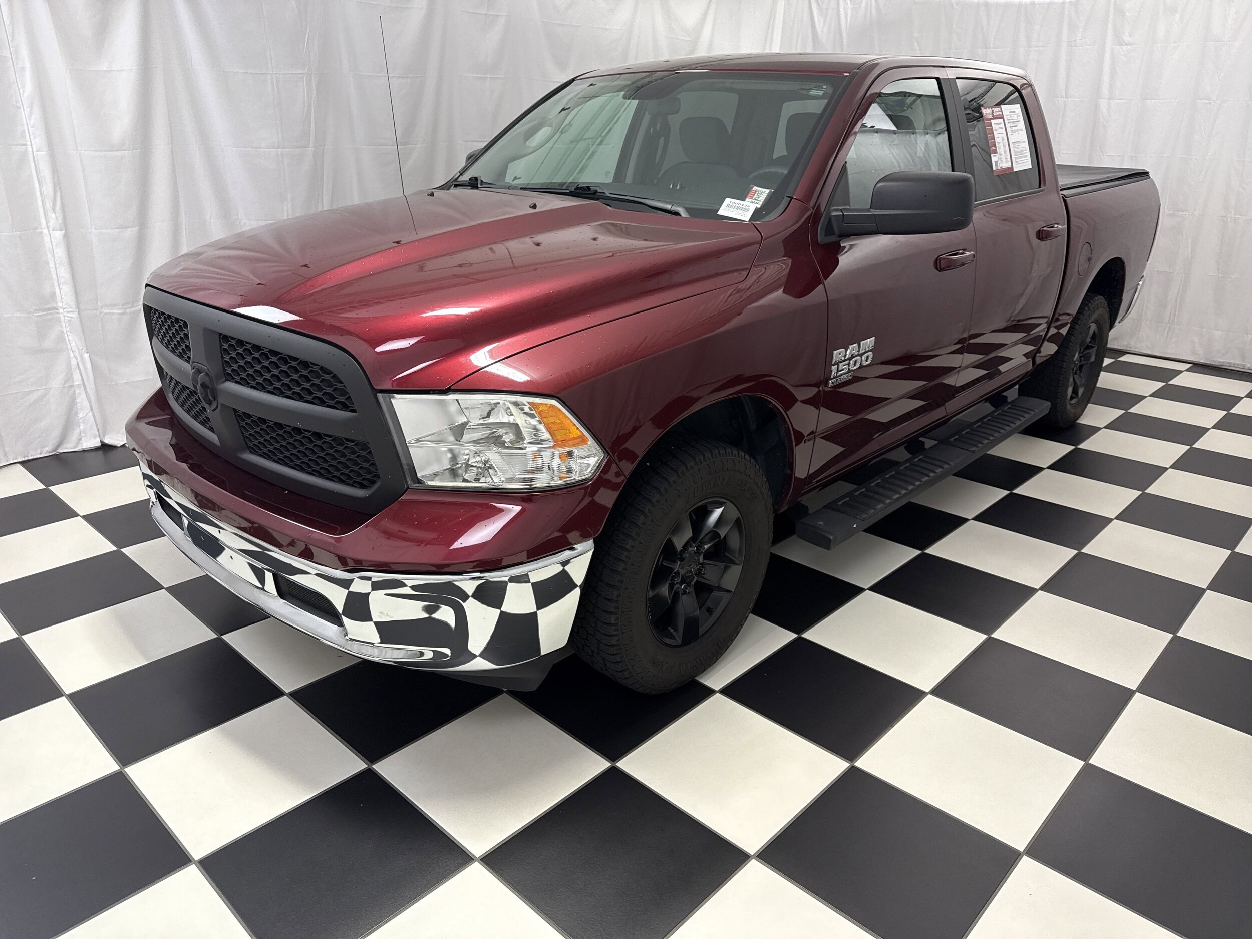 2021 Ram 1500 Classic SLT photo 3