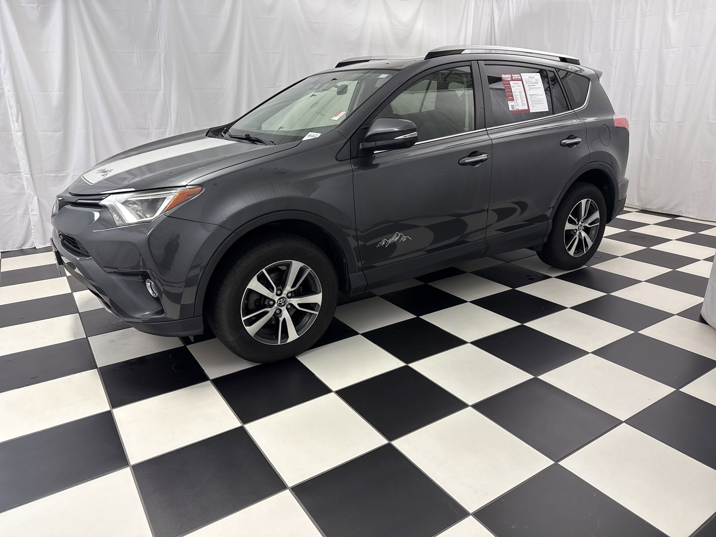 2018 Toyota RAV4 XLE photo 4