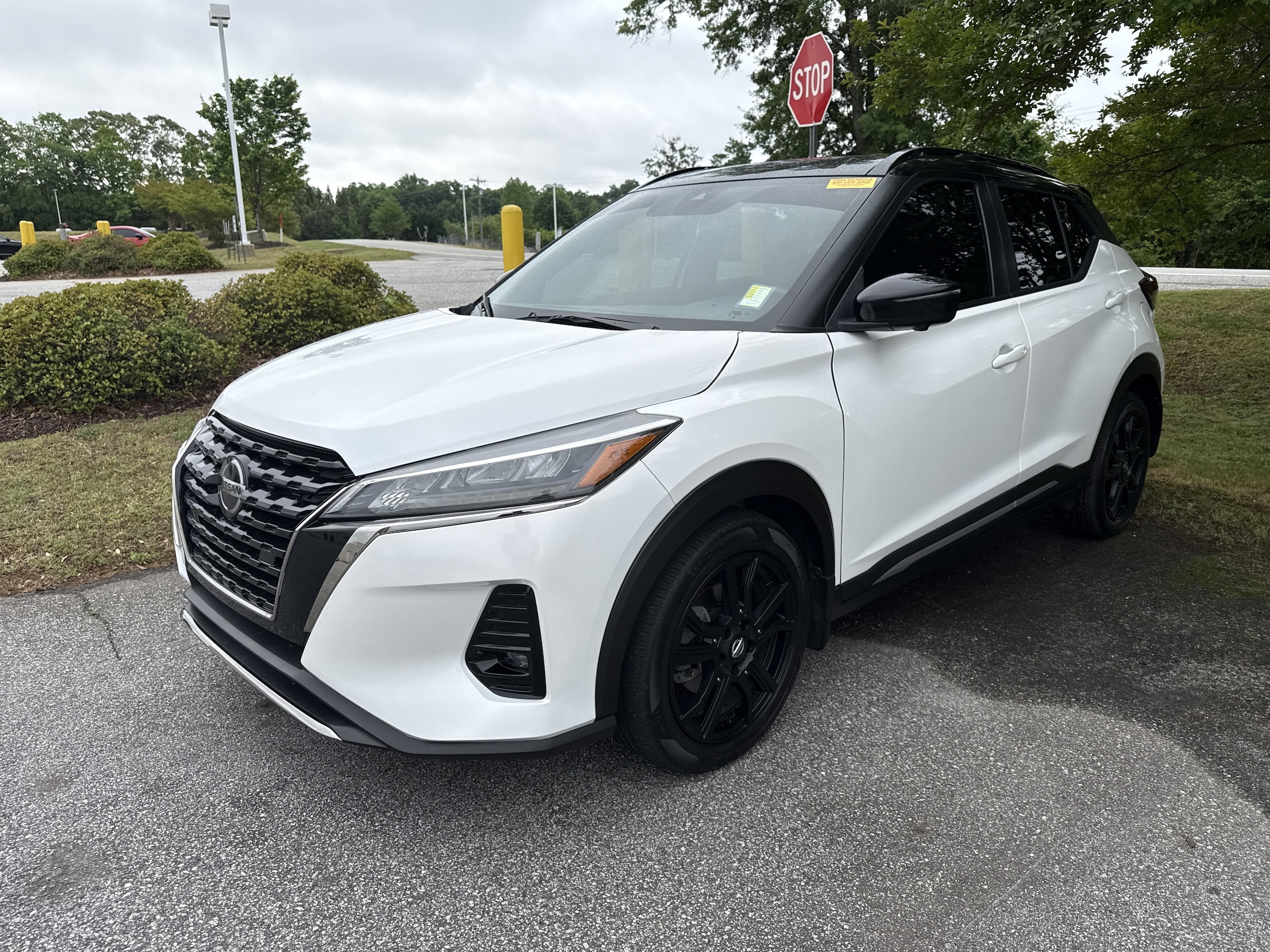 2021 Nissan Kicks SR photo 4