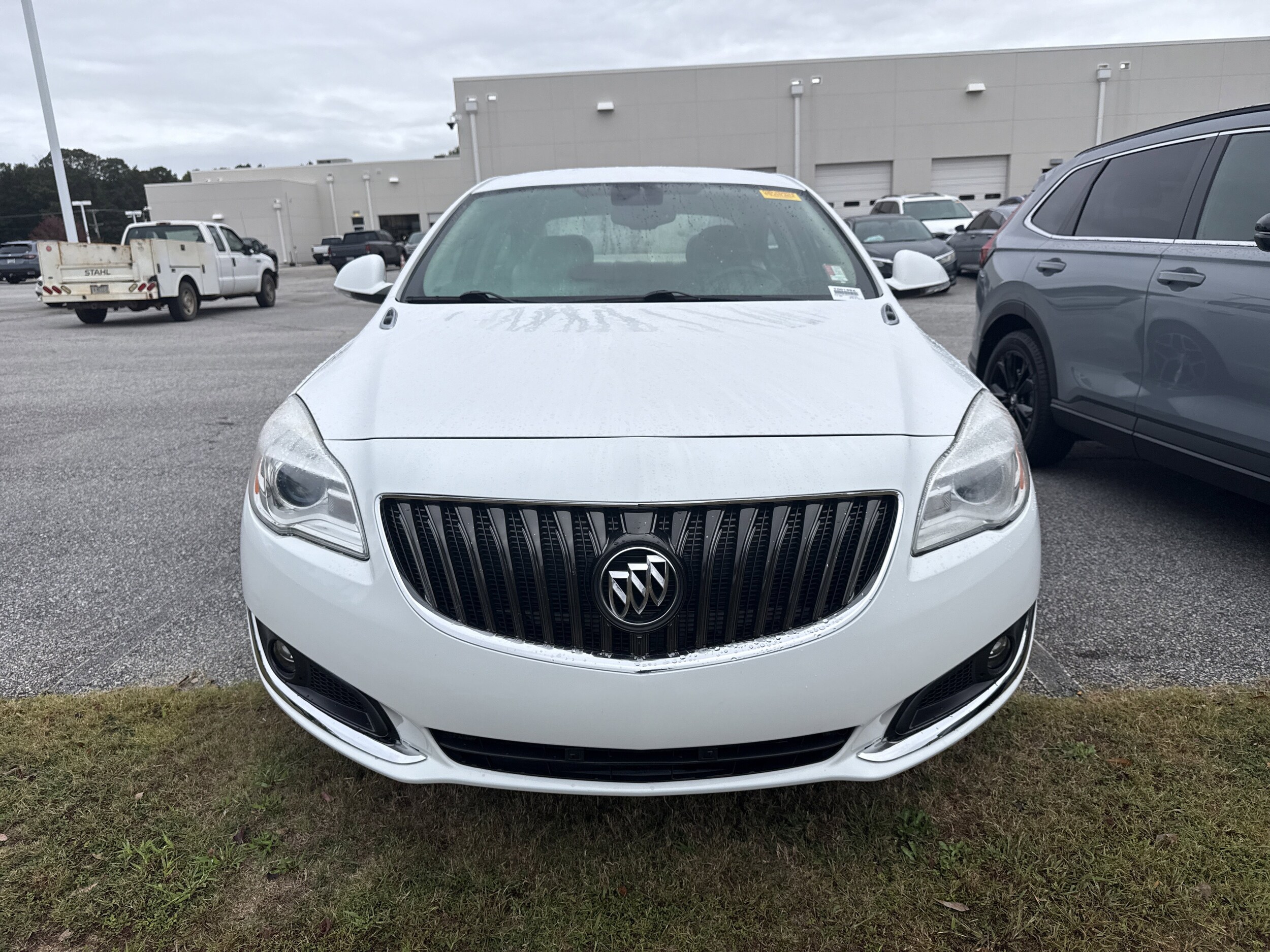 2017 Buick Regal Sport Touring photo 2