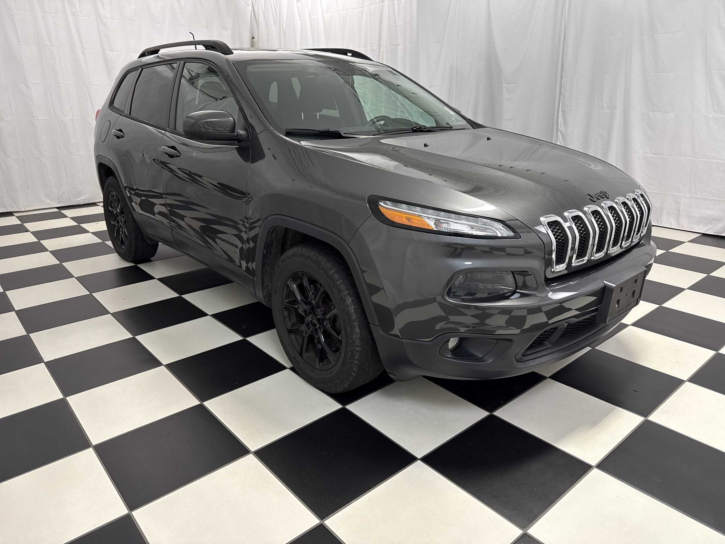 2016 Jeep Cherokee Latitude photo 2