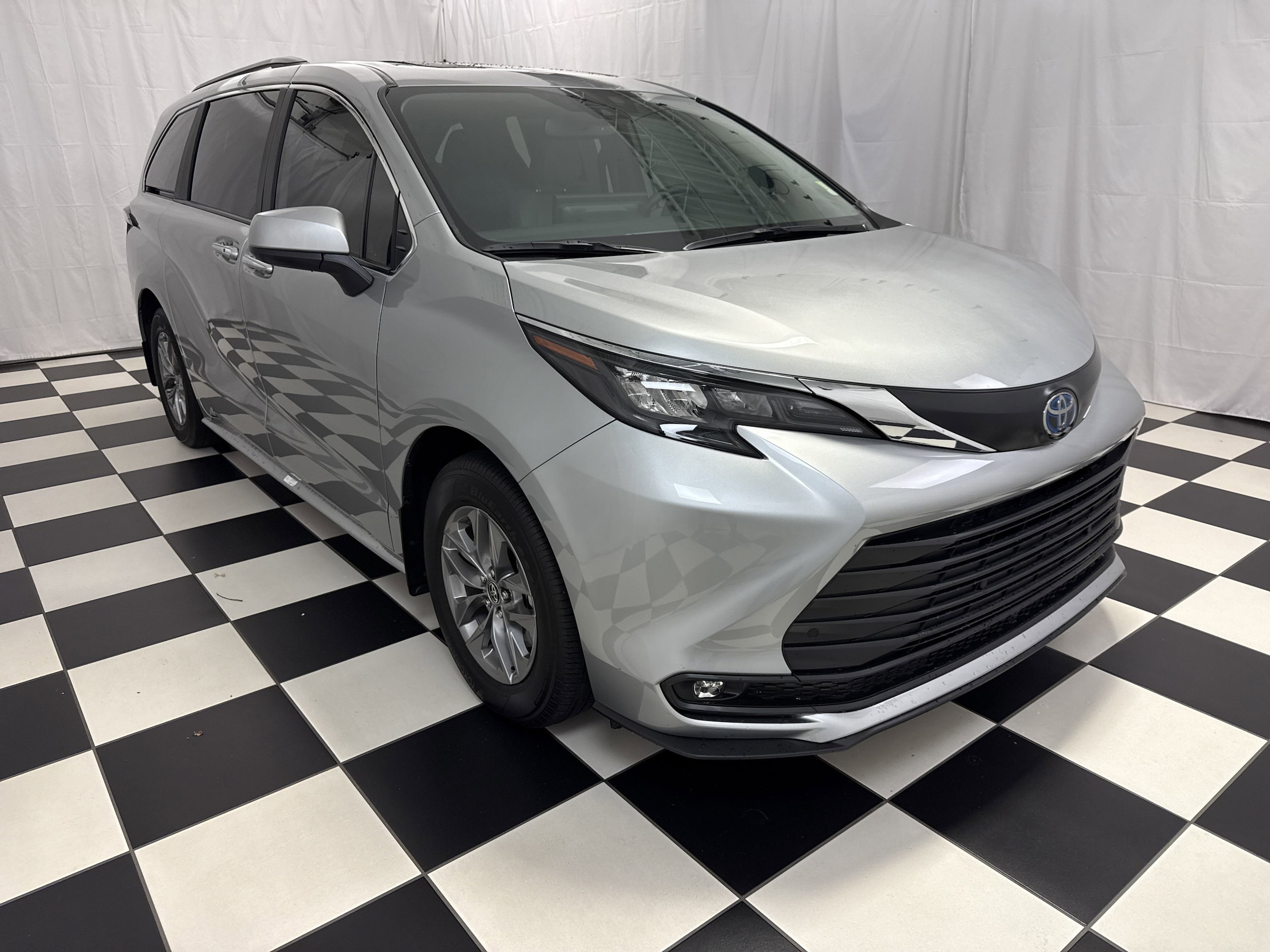 2025 Toyota Sienna XLE