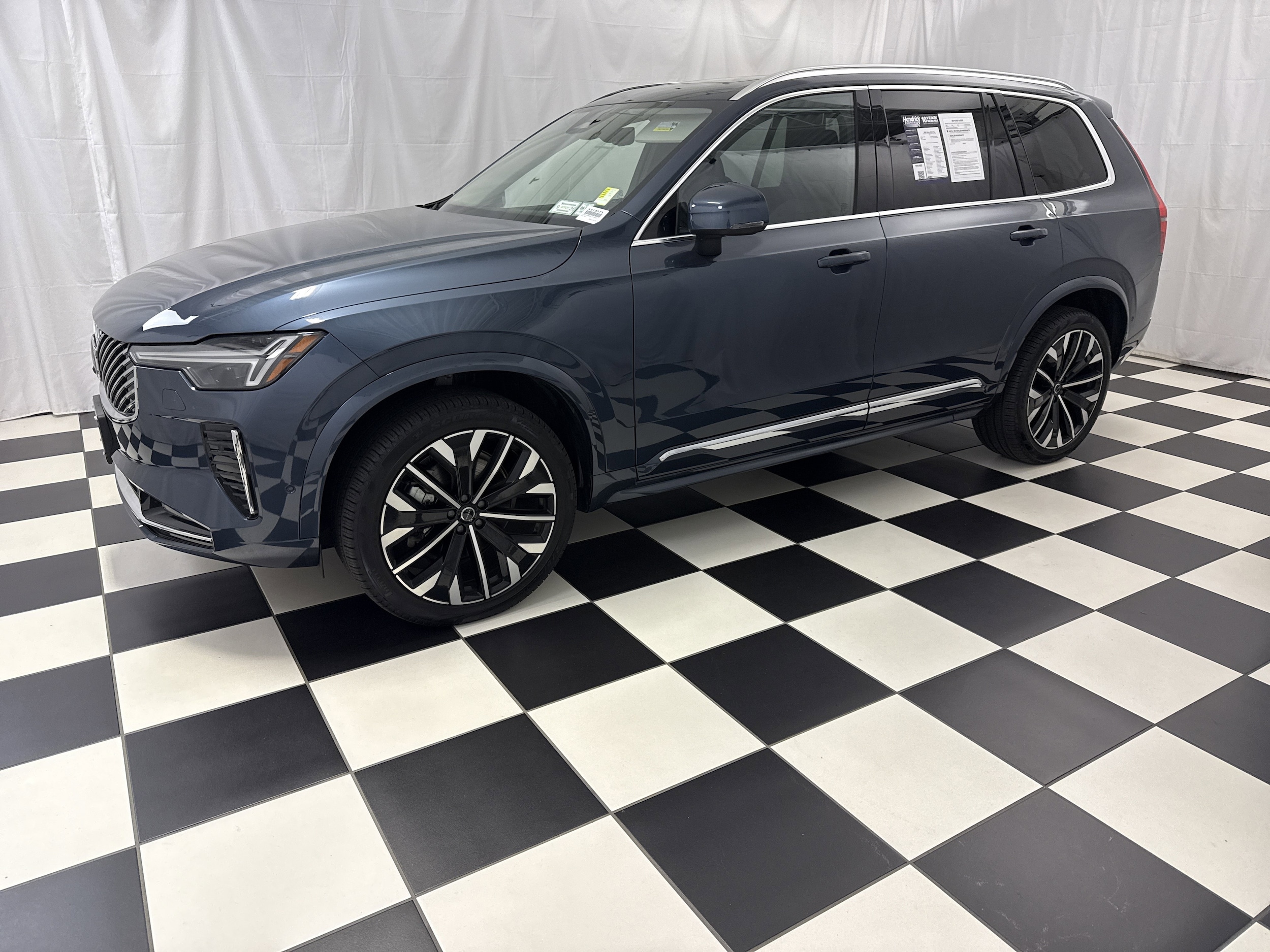 2025 Volvo XC90 Plus photo 5