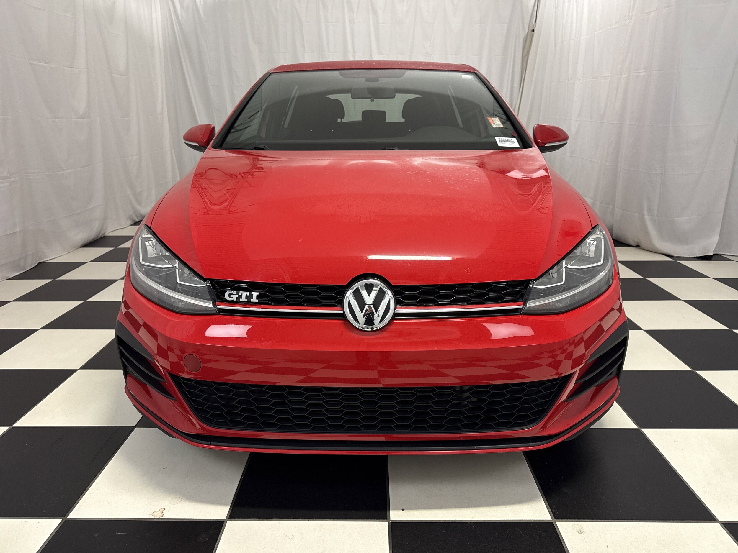 2018 Volkswagen Golf GTI SE photo 2
