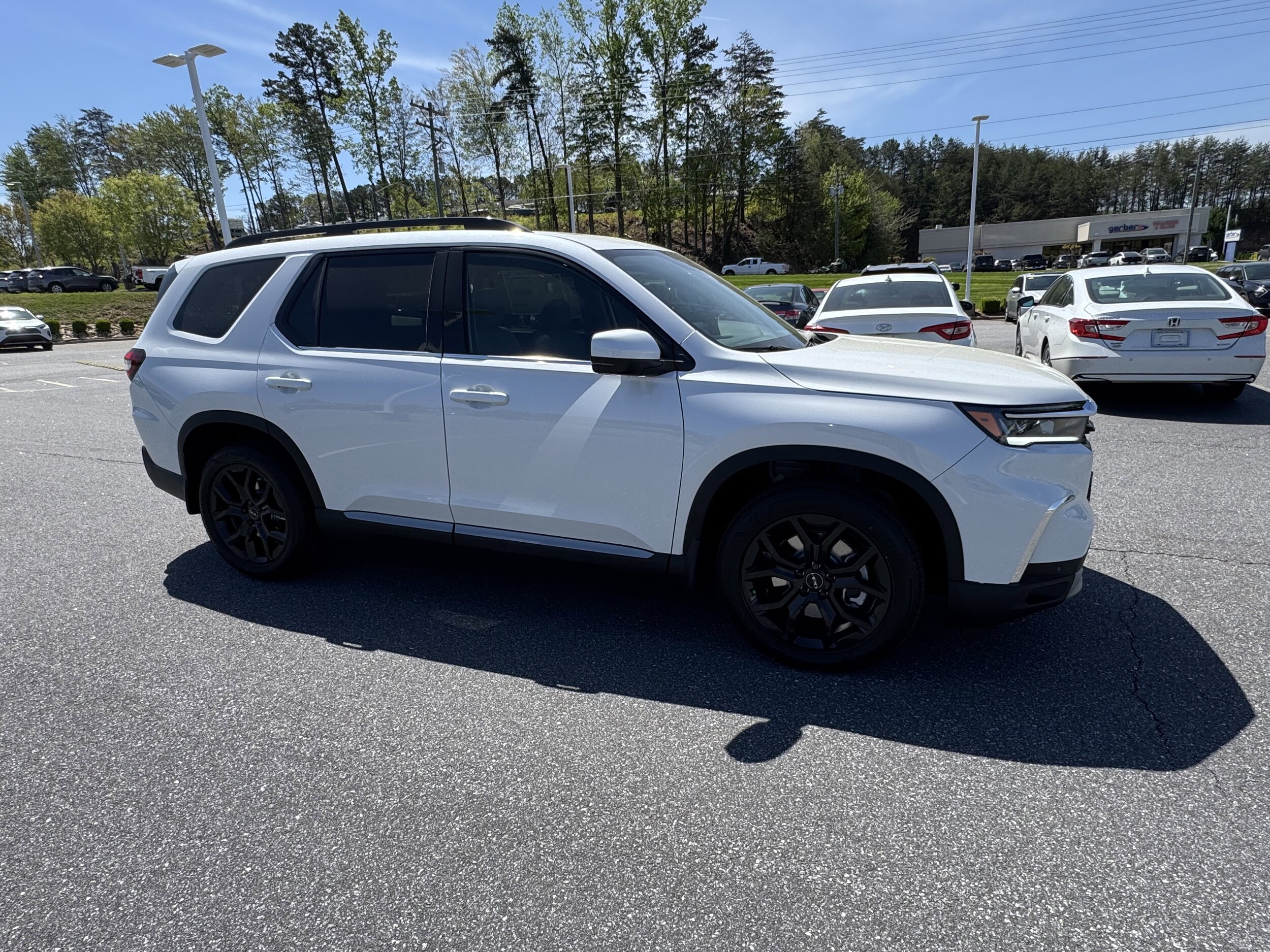 2025 Honda Pilot Touring photo 2