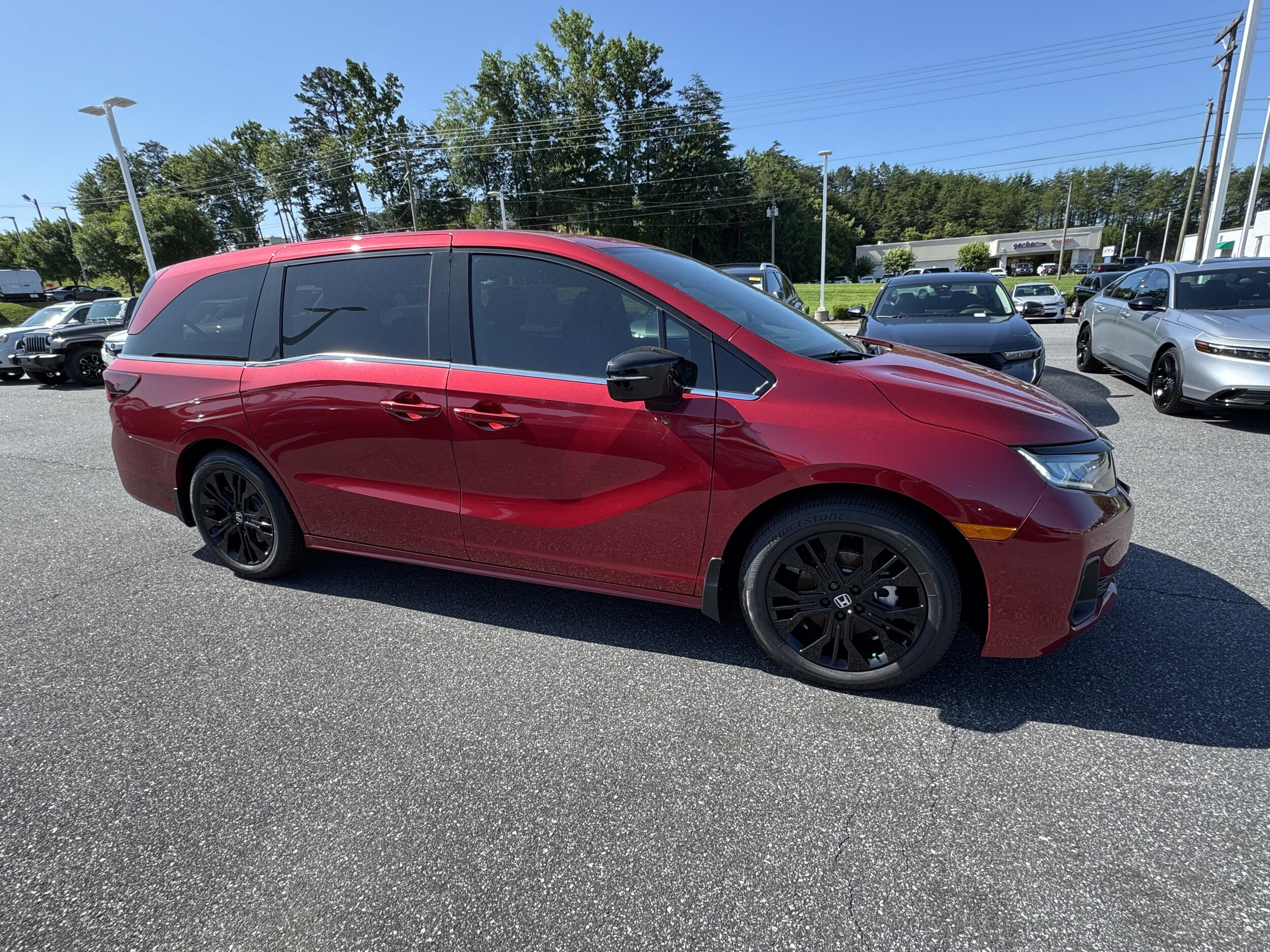 2026 Honda Odyssey photo 2