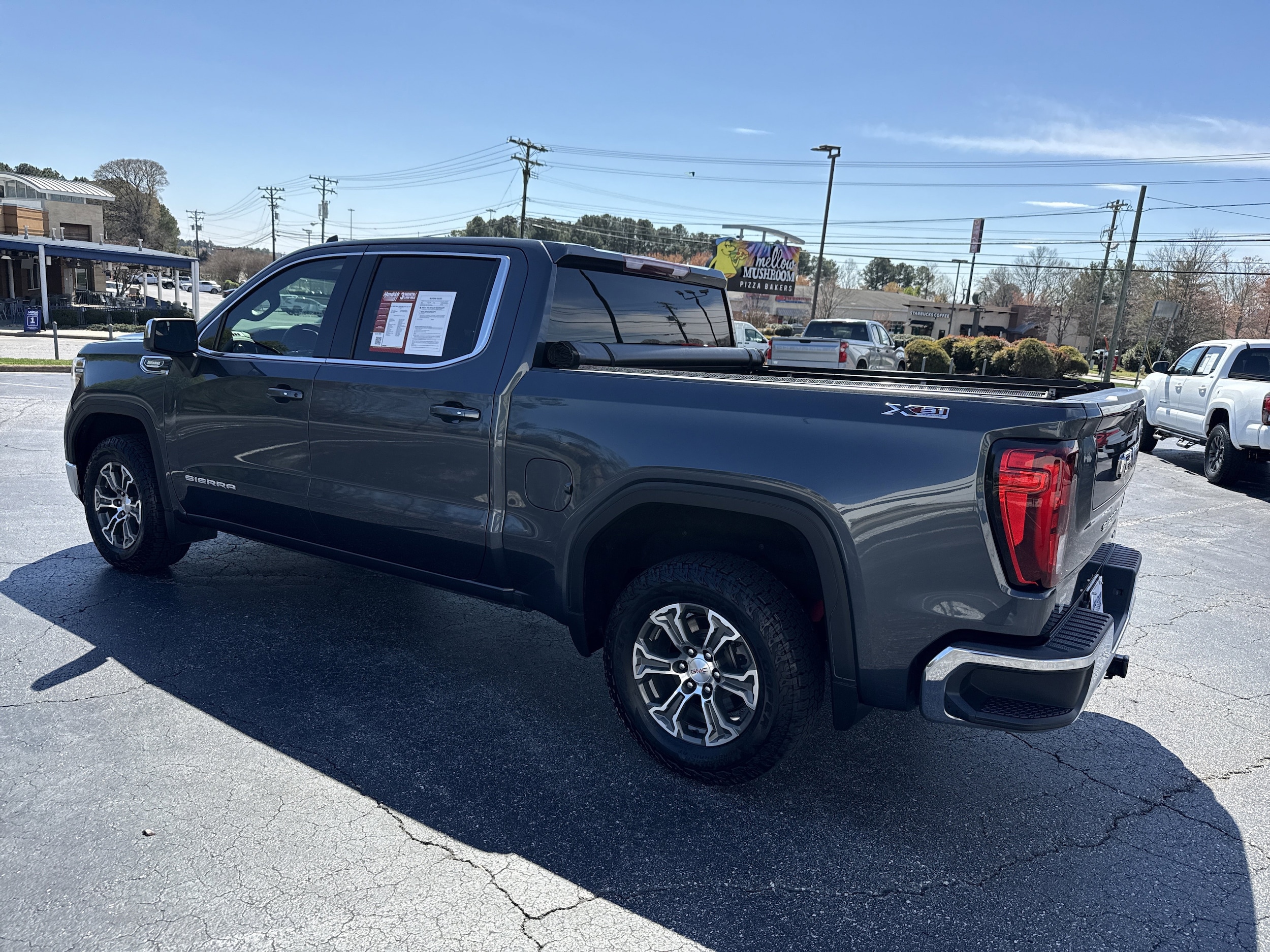 2021 GMC Sierra 1500 SLE photo 3