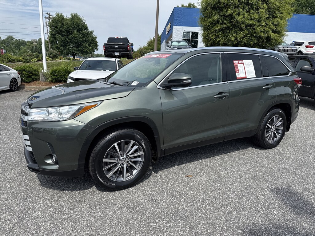 Used 2019 Toyota Highlander XLE V6 SUV