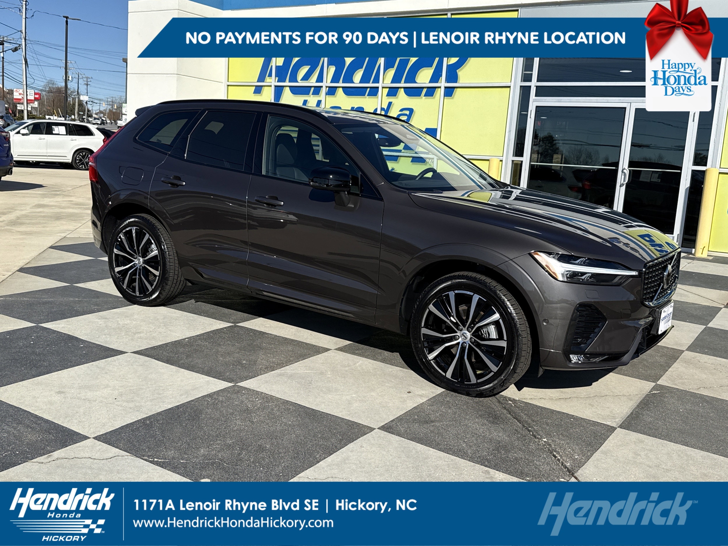 2025 Volvo XC60 Plus's photo