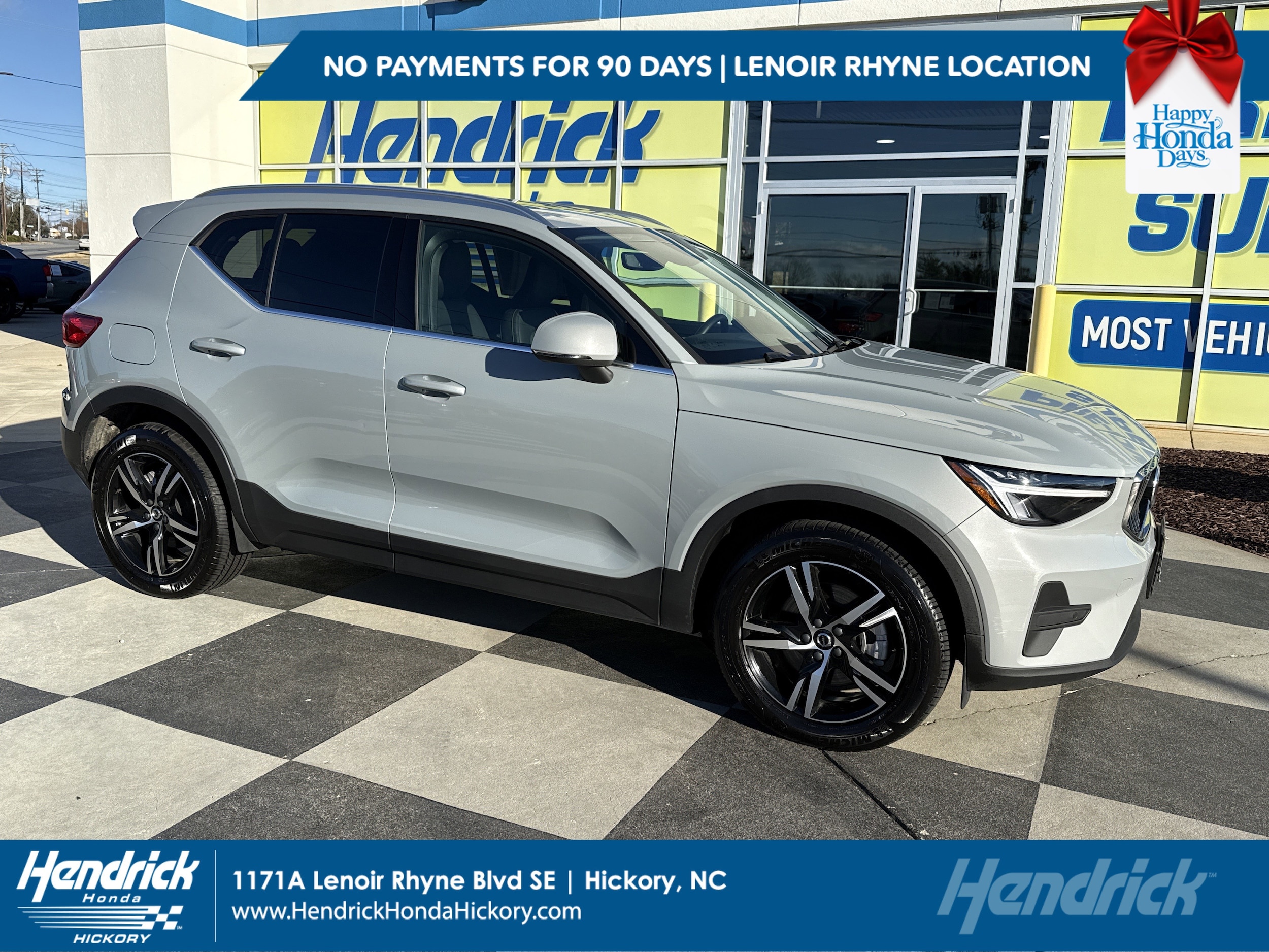 2025 Volvo XC40 Core's photo