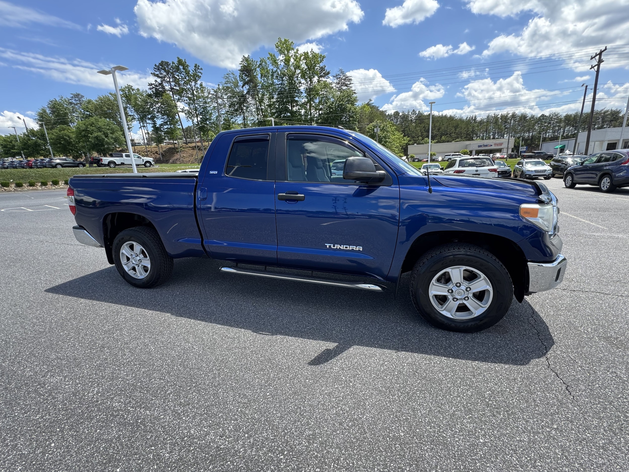 Used 2014 Toyota Tundra SR5 with VIN 5TFUM5F13EX053860 for sale in Hickory, NC
