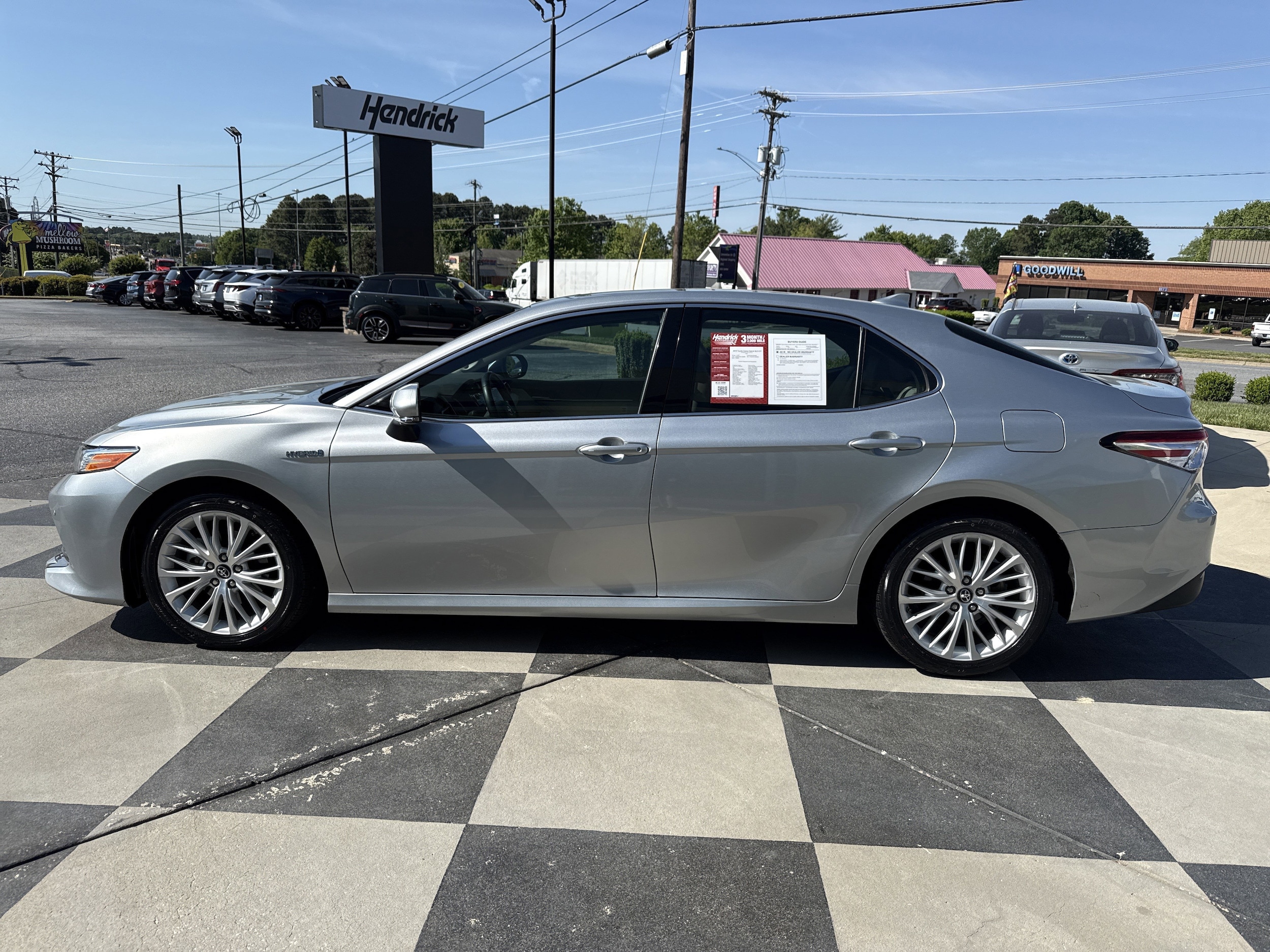 2018 Toyota Camry Hybrid XLE photo 6