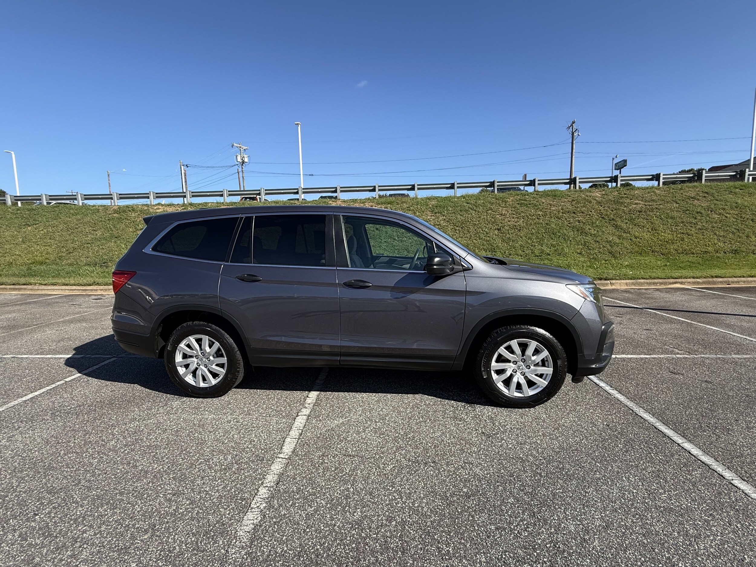 2021 Honda Pilot LX photo 2