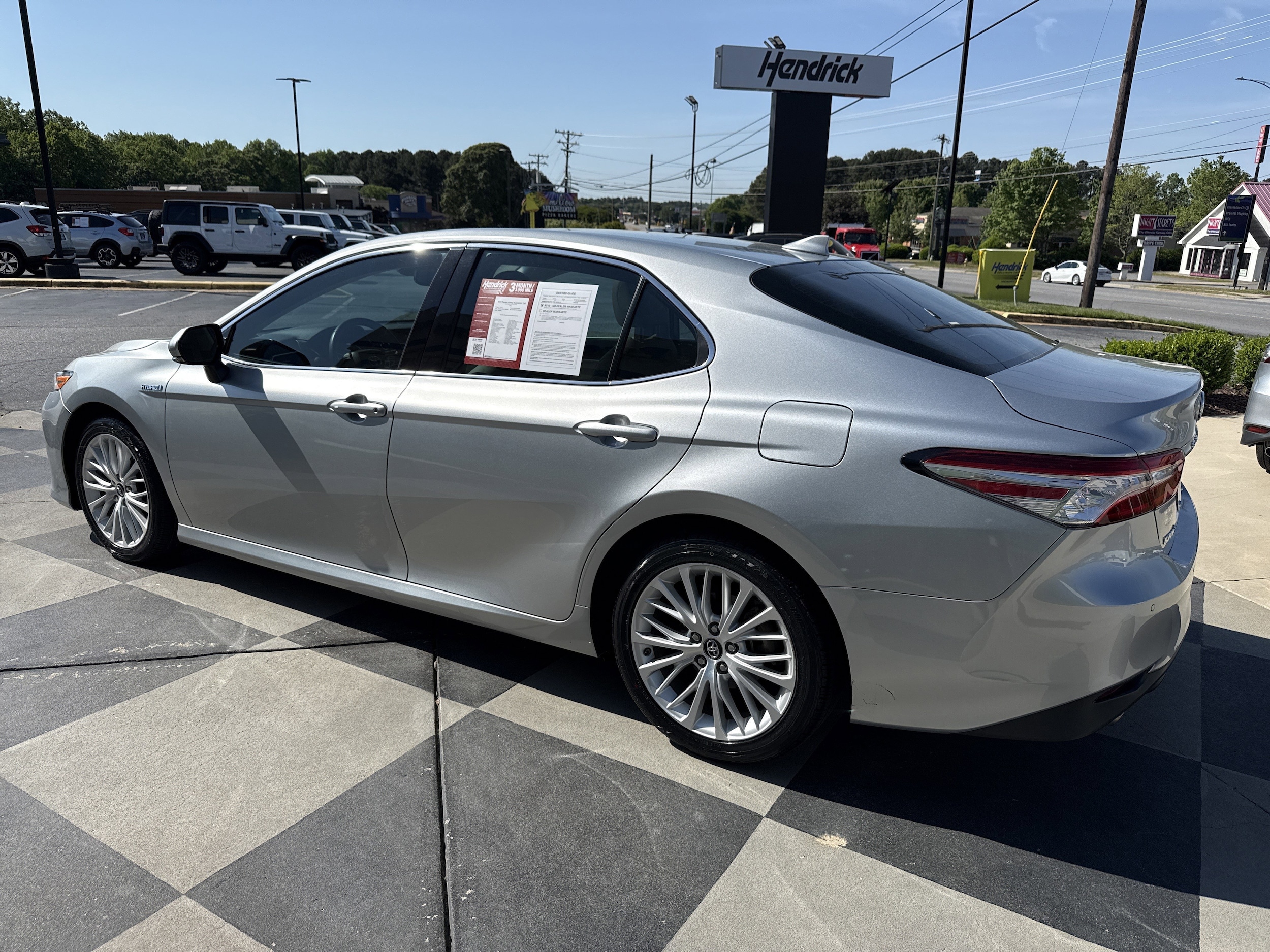 2018 Toyota Camry Hybrid XLE photo 3