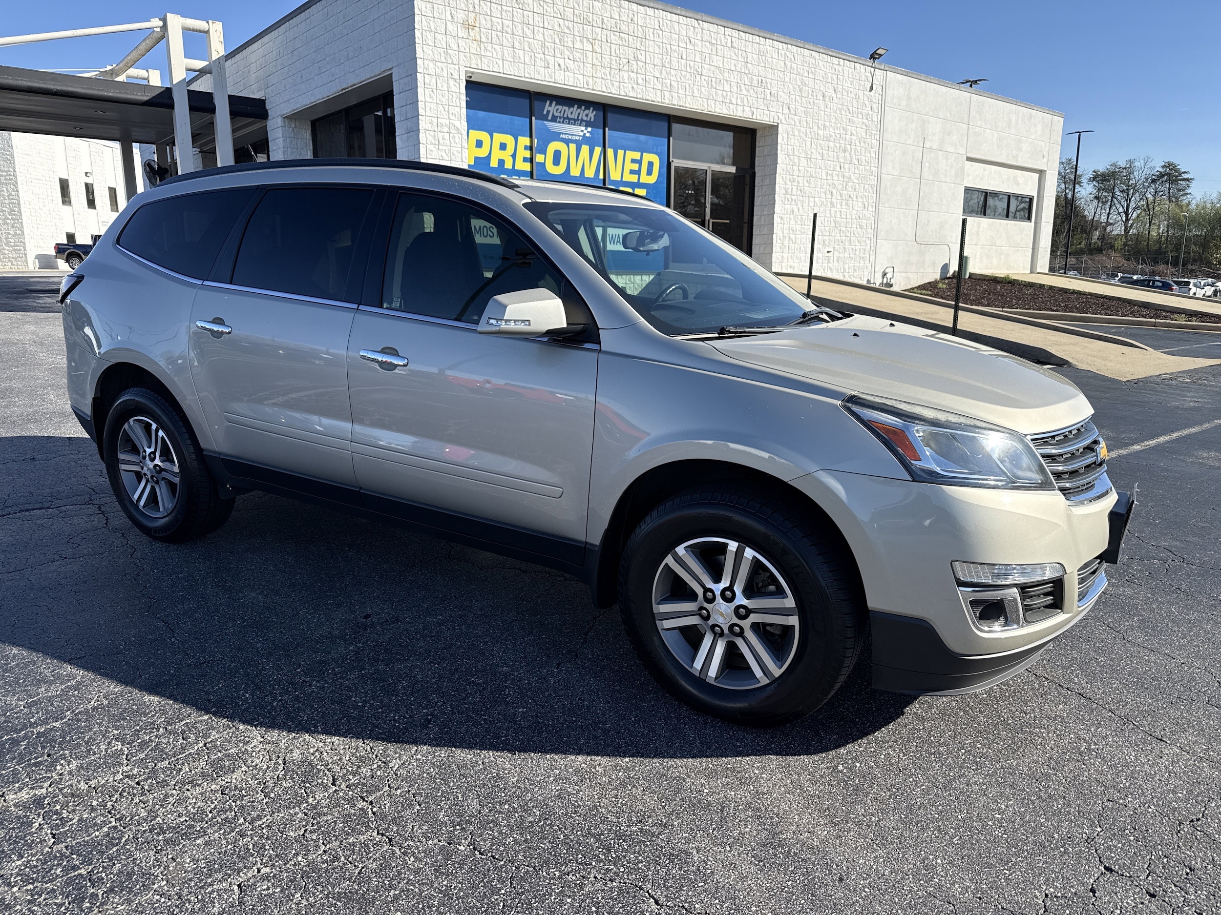Used 2015 Chevrolet Traverse 1LT with VIN 1GNKRGKDXFJ185935 for sale in Hickory, NC