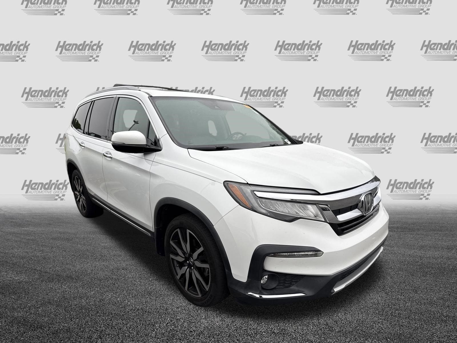 2020 Honda Pilot Touring 7 Passenger FWD photo 2