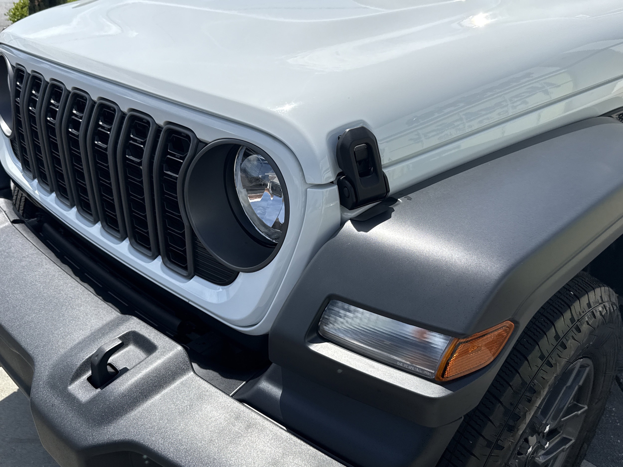 2025 Jeep Wrangler Sport photo 4