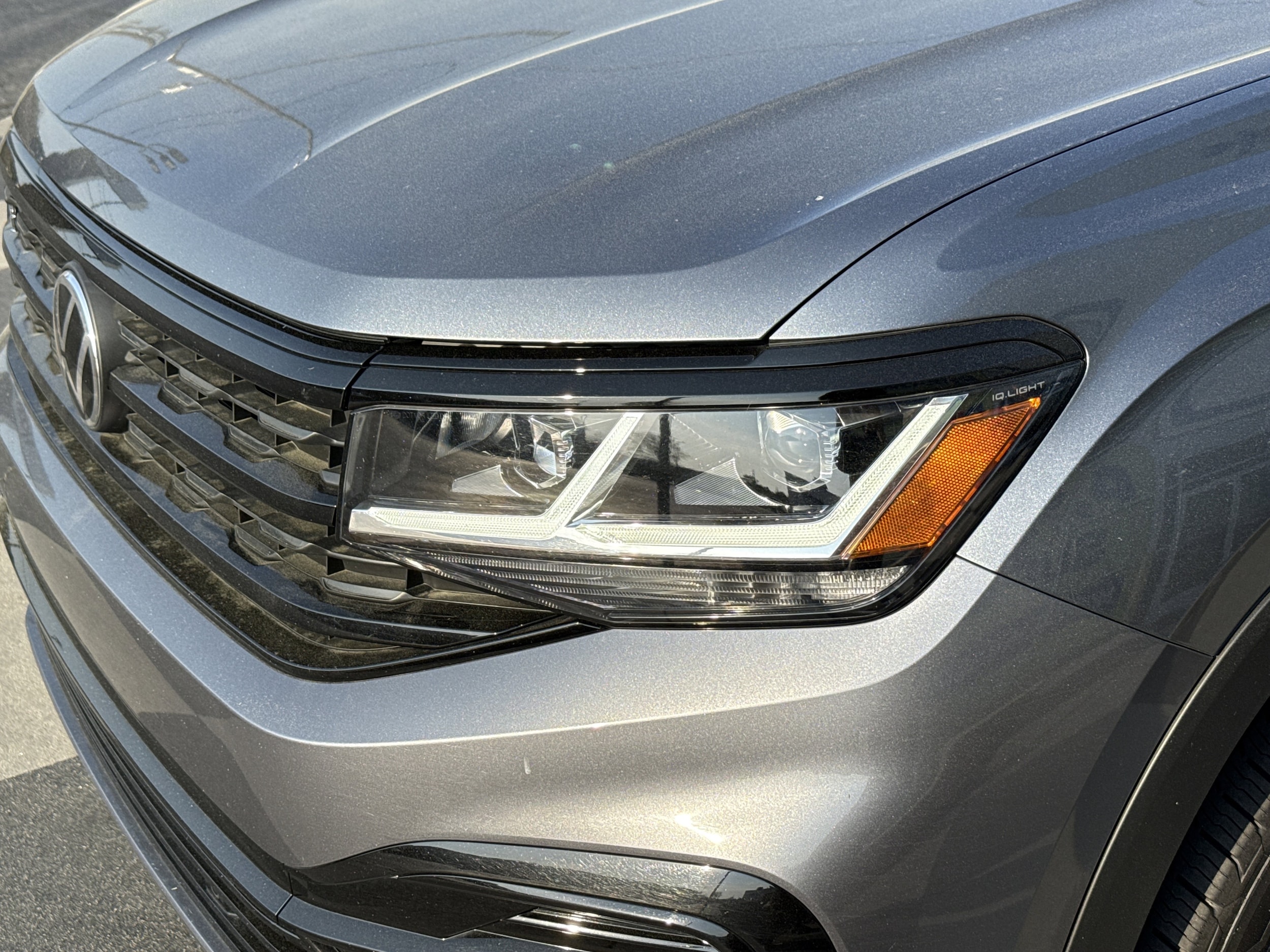 2023 Volkswagen Atlas 3.6L V6 SEL R-Line Black photo 4