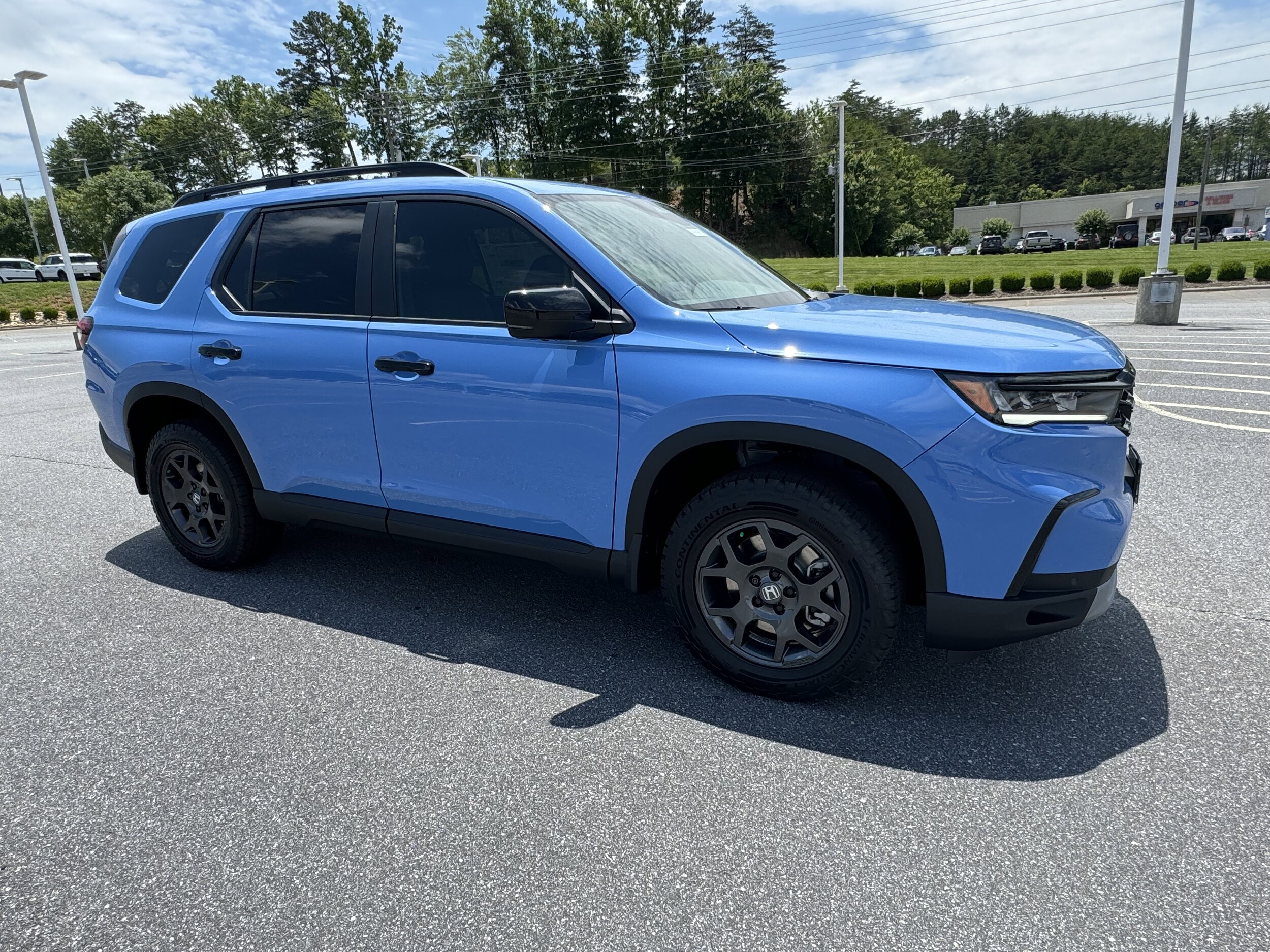 2025 Honda Pilot TrailSport photo 2