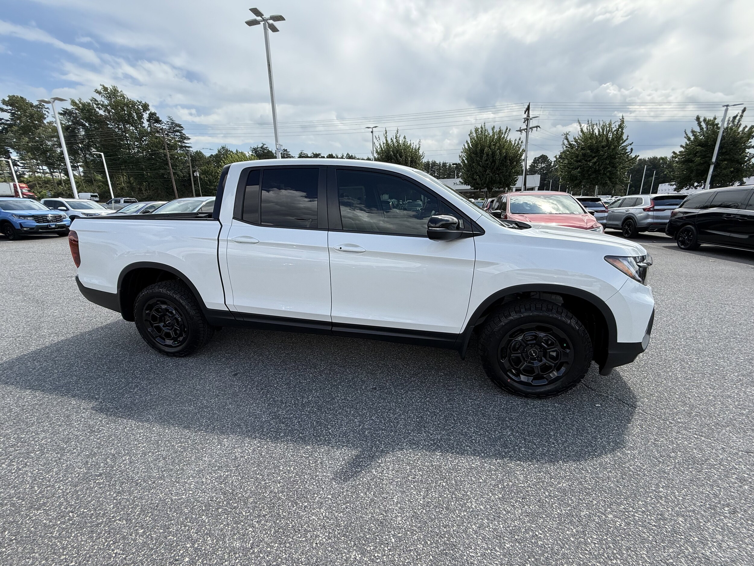 2025 Honda Ridgeline TrailSport photo 2