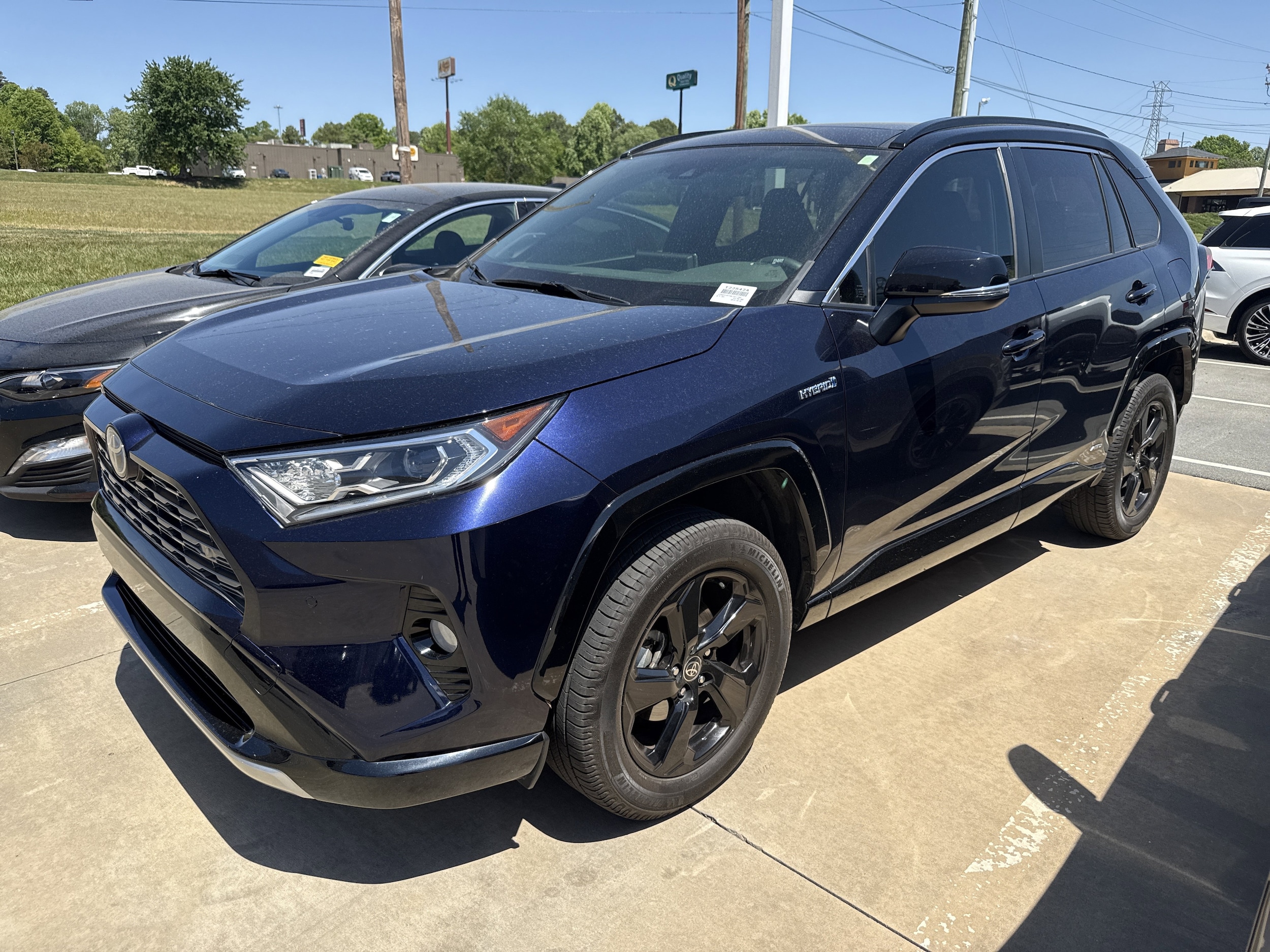 2020 Toyota RAV4 Hybrid XSE photo 5