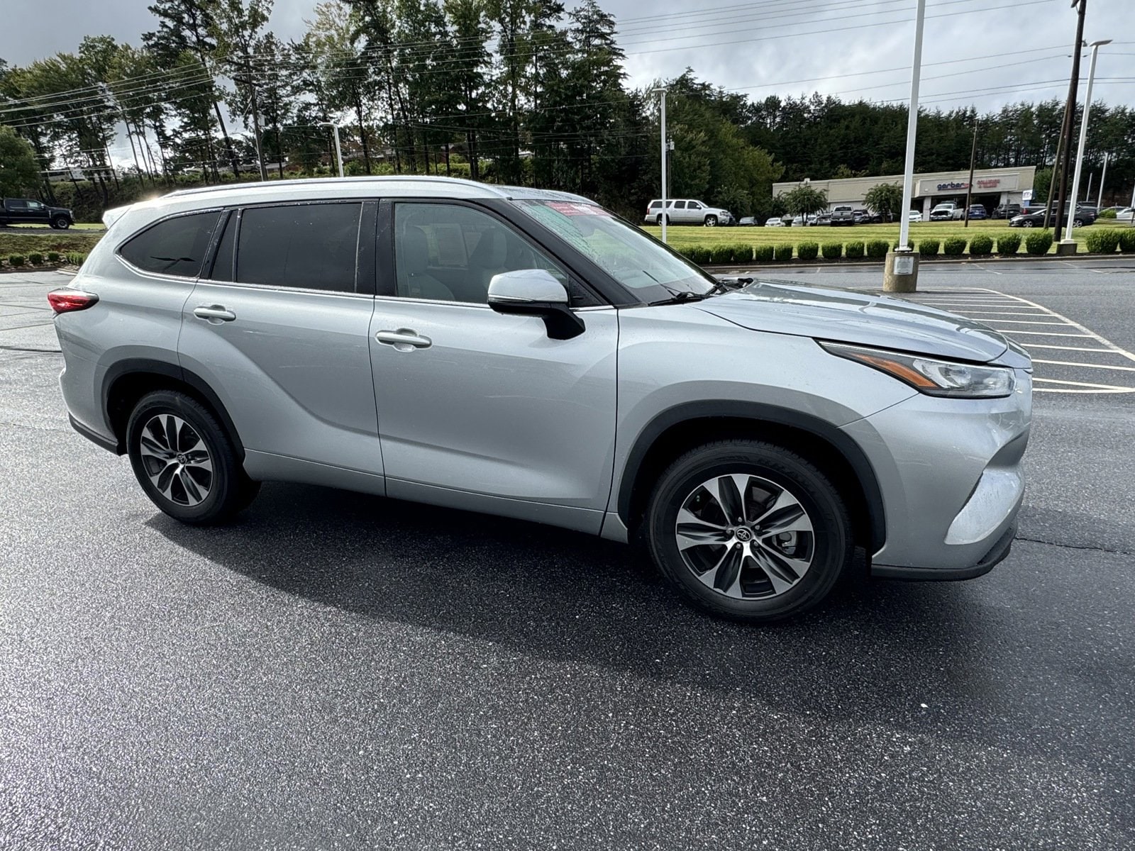 Used 2020 Toyota Highlander XLE with VIN 5TDGZRAHXLS030864 for sale in Hickory, NC