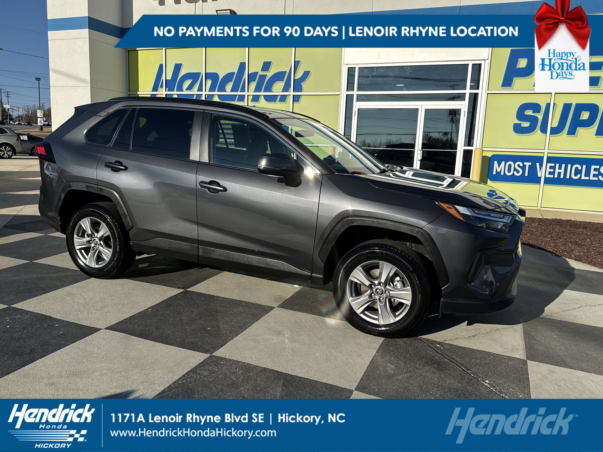 2024 Toyota RAV4 XLE's photo