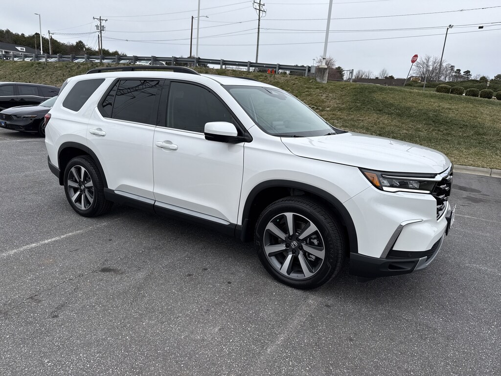 Used 2025 Honda Pilot Touring SUV