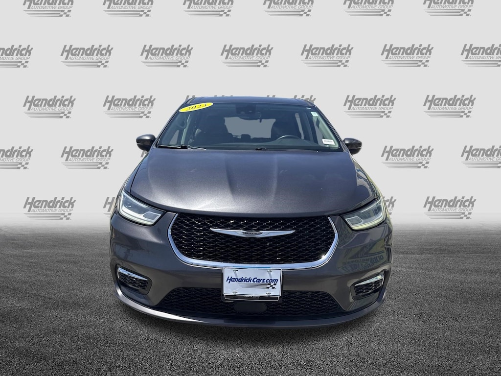 Used 2023 Chrysler Pacifica Touring L Van Passenger Van