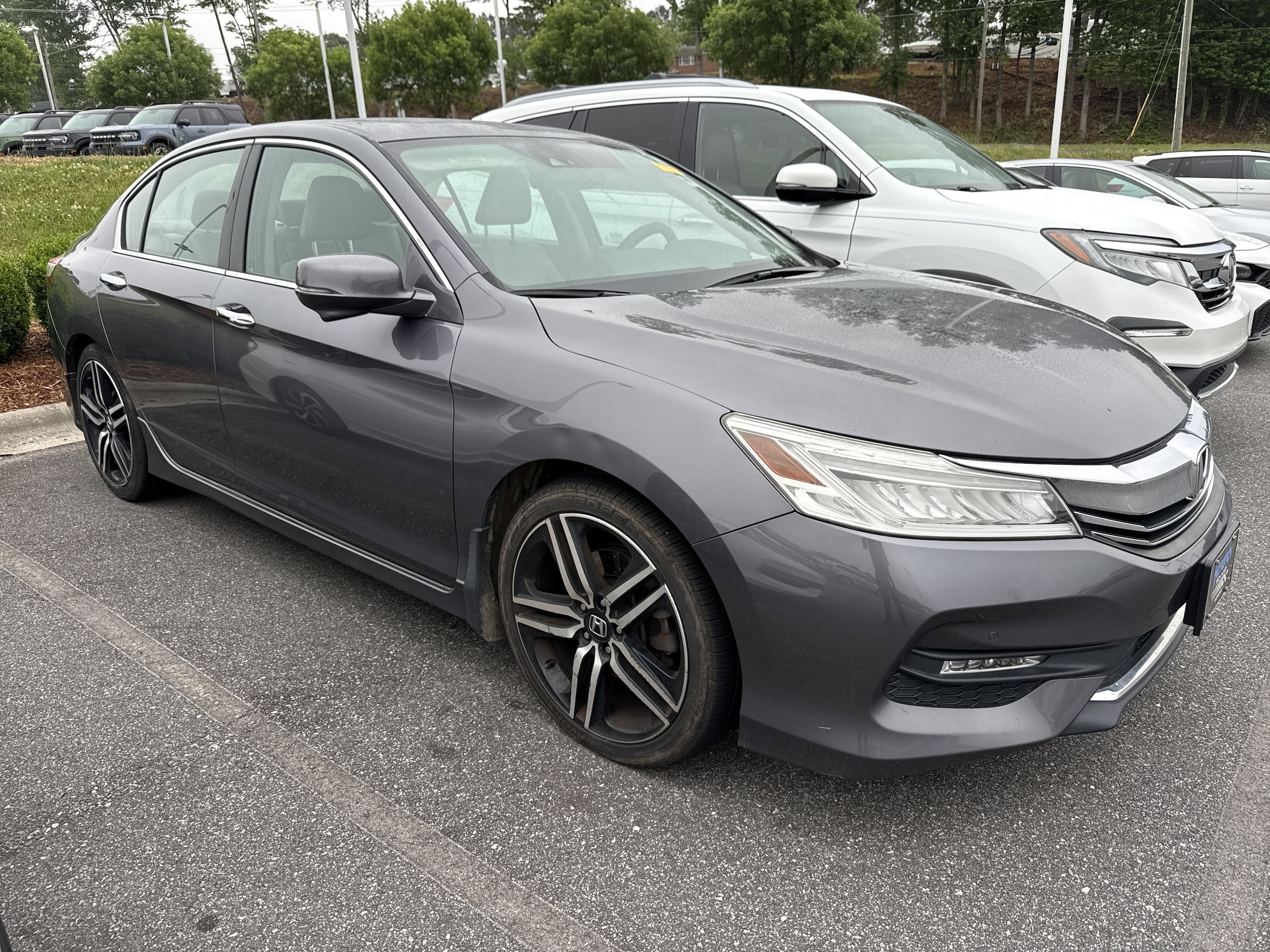 2016 Honda Accord Touring photo 2
