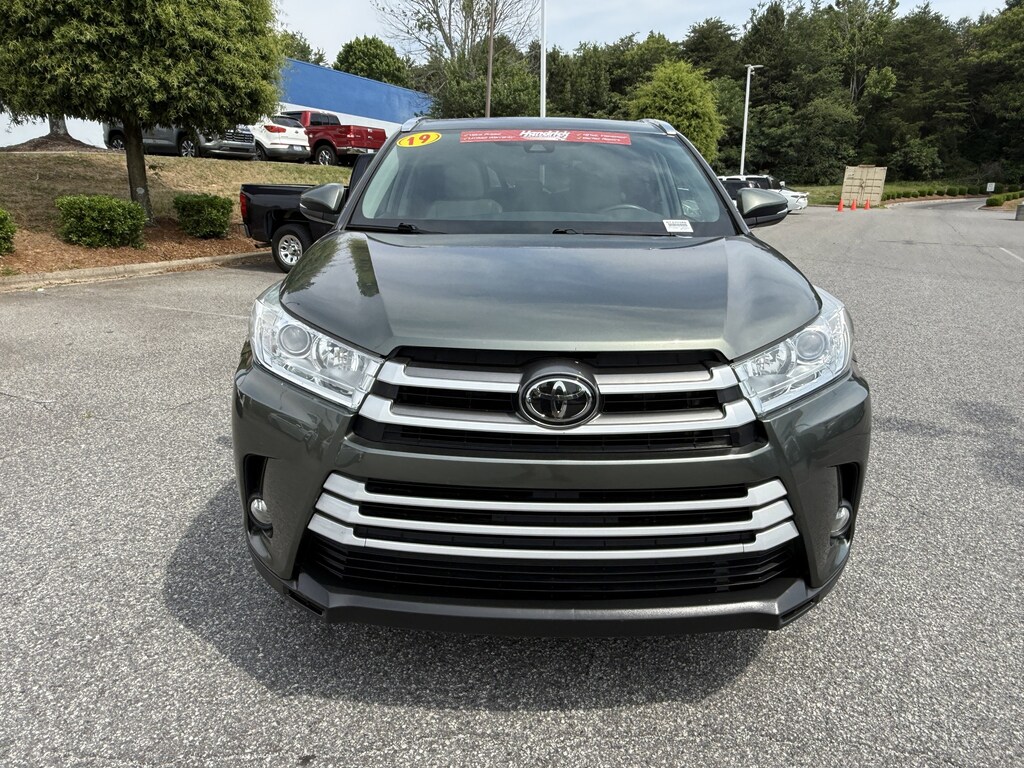 Used 2019 Toyota Highlander XLE V6 SUV