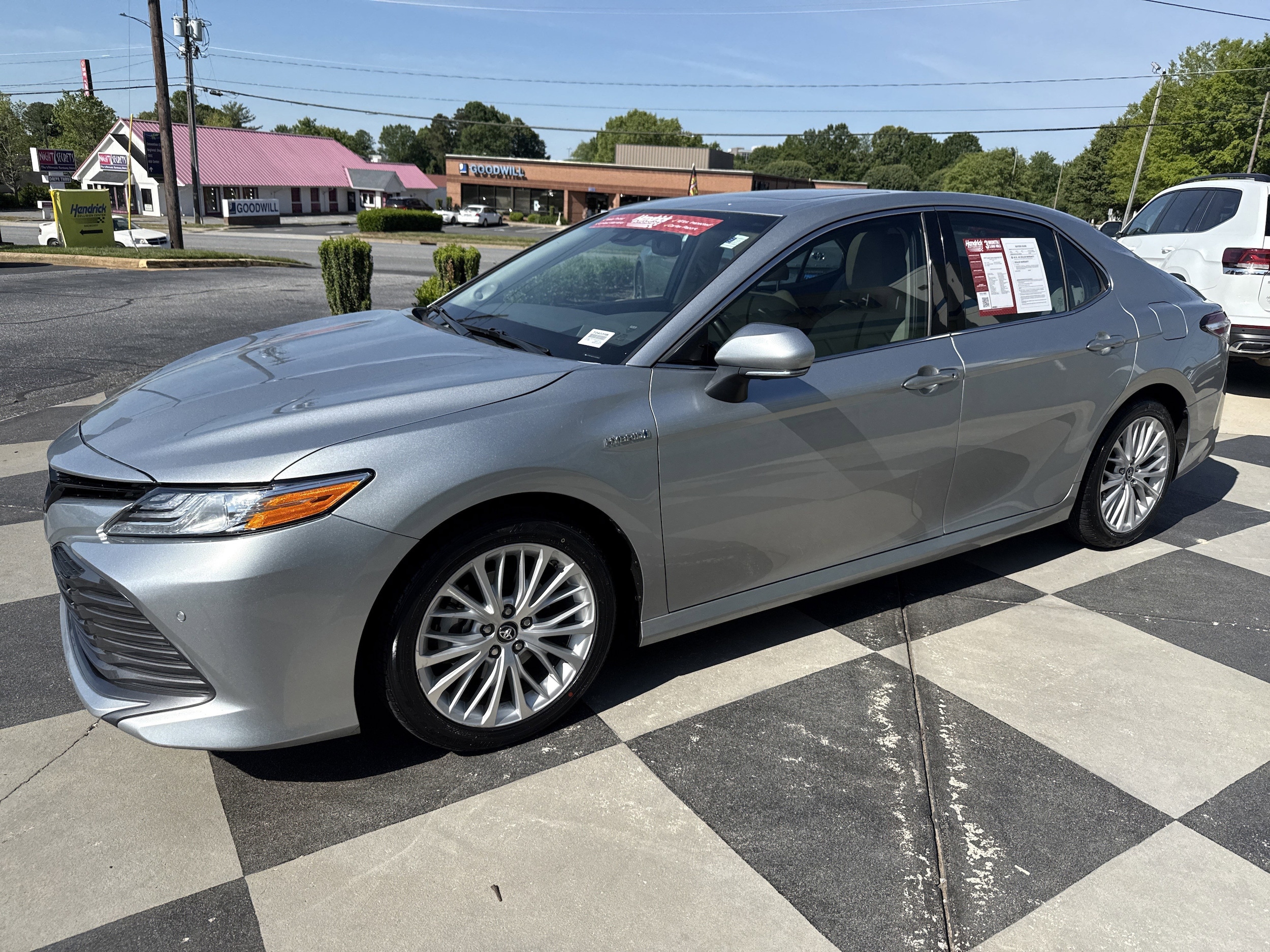 2018 Toyota Camry Hybrid XLE photo 4